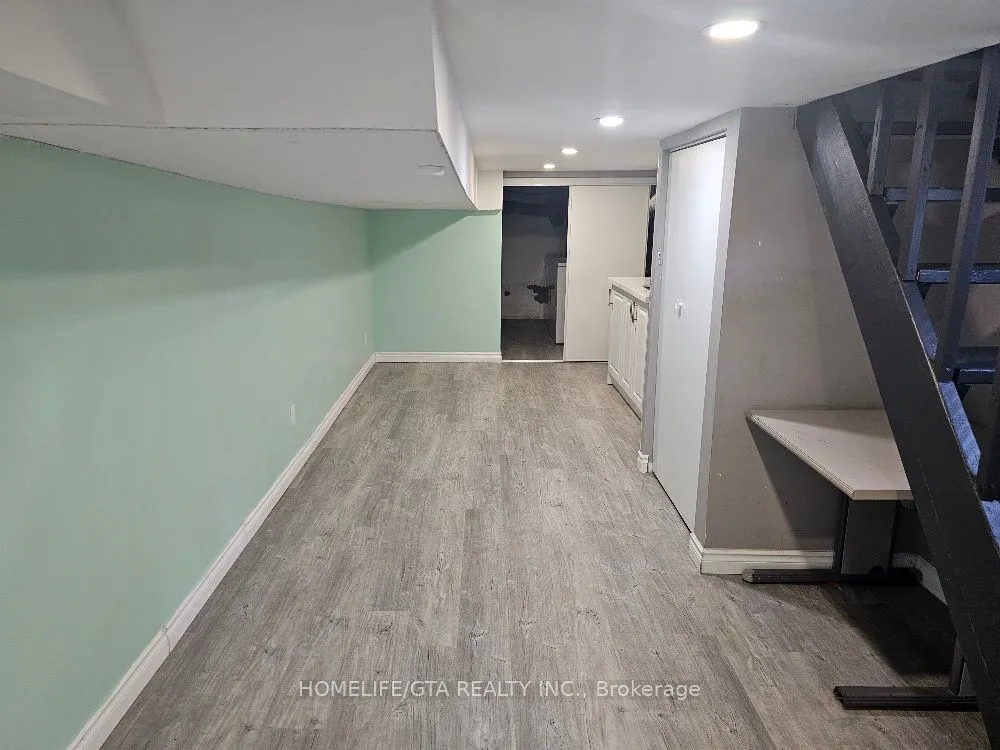 23 Albany Street, #1