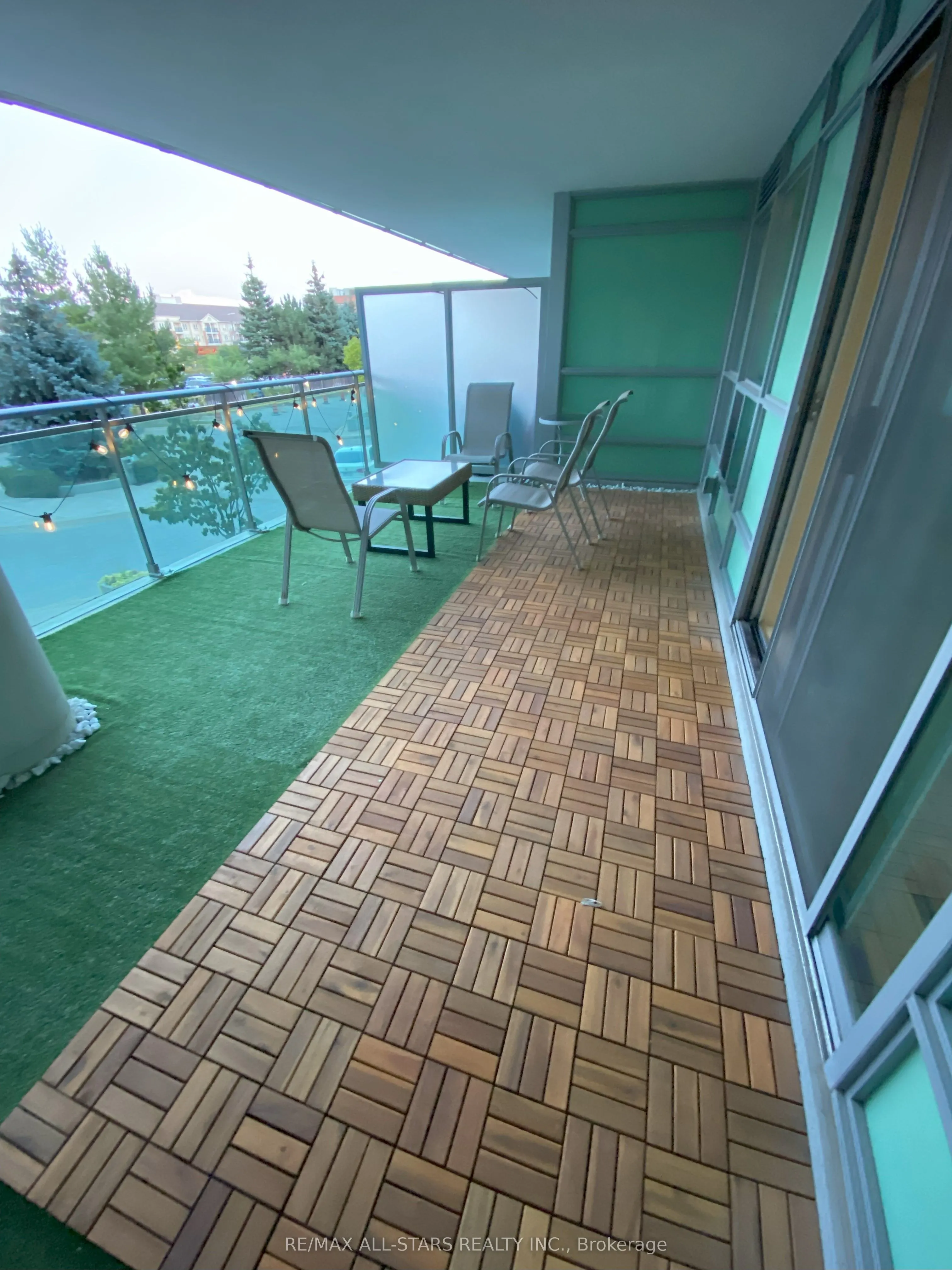 60 Fairfax Crescent, #201