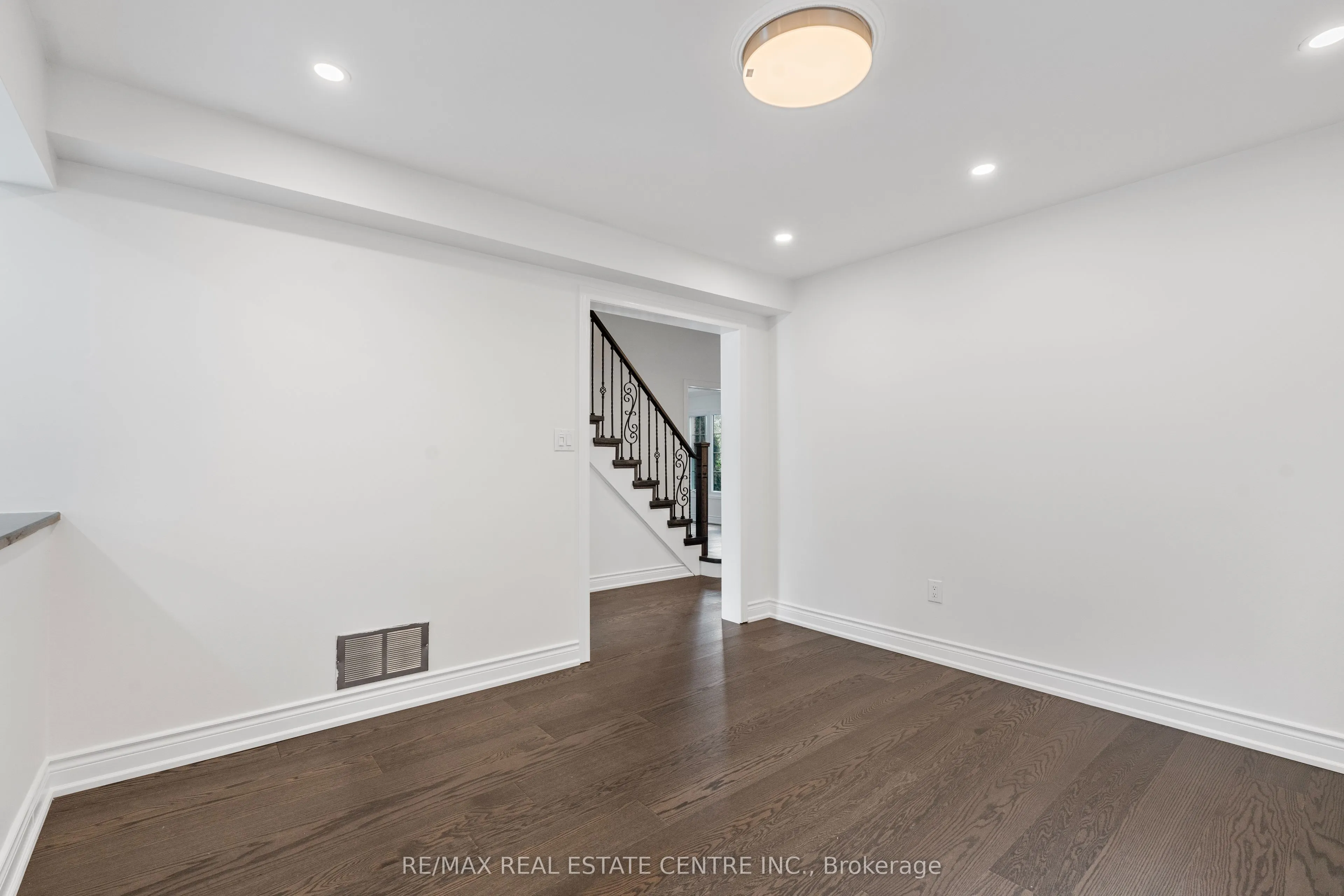 42 Howes Street