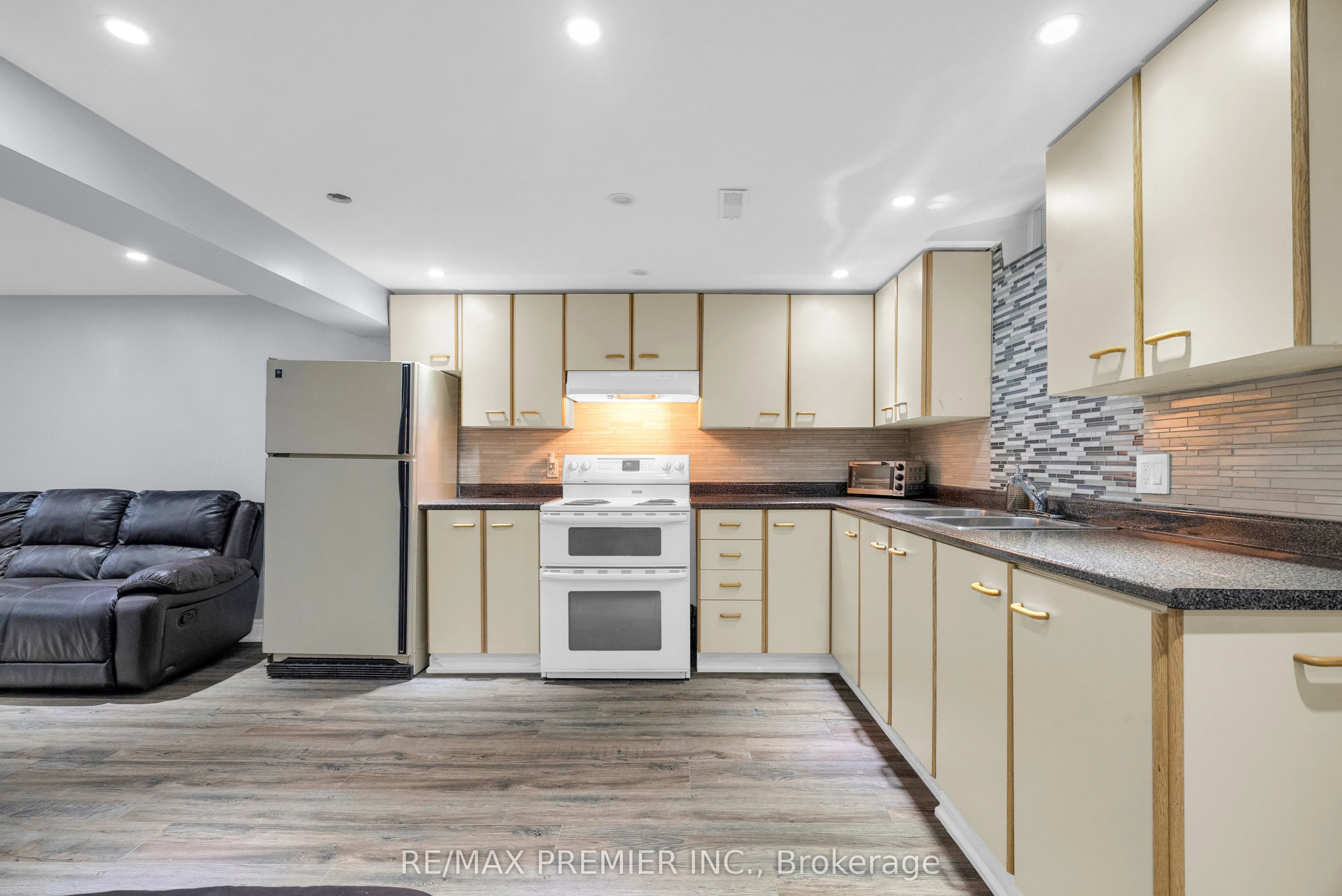 59 Glenabbey Drive