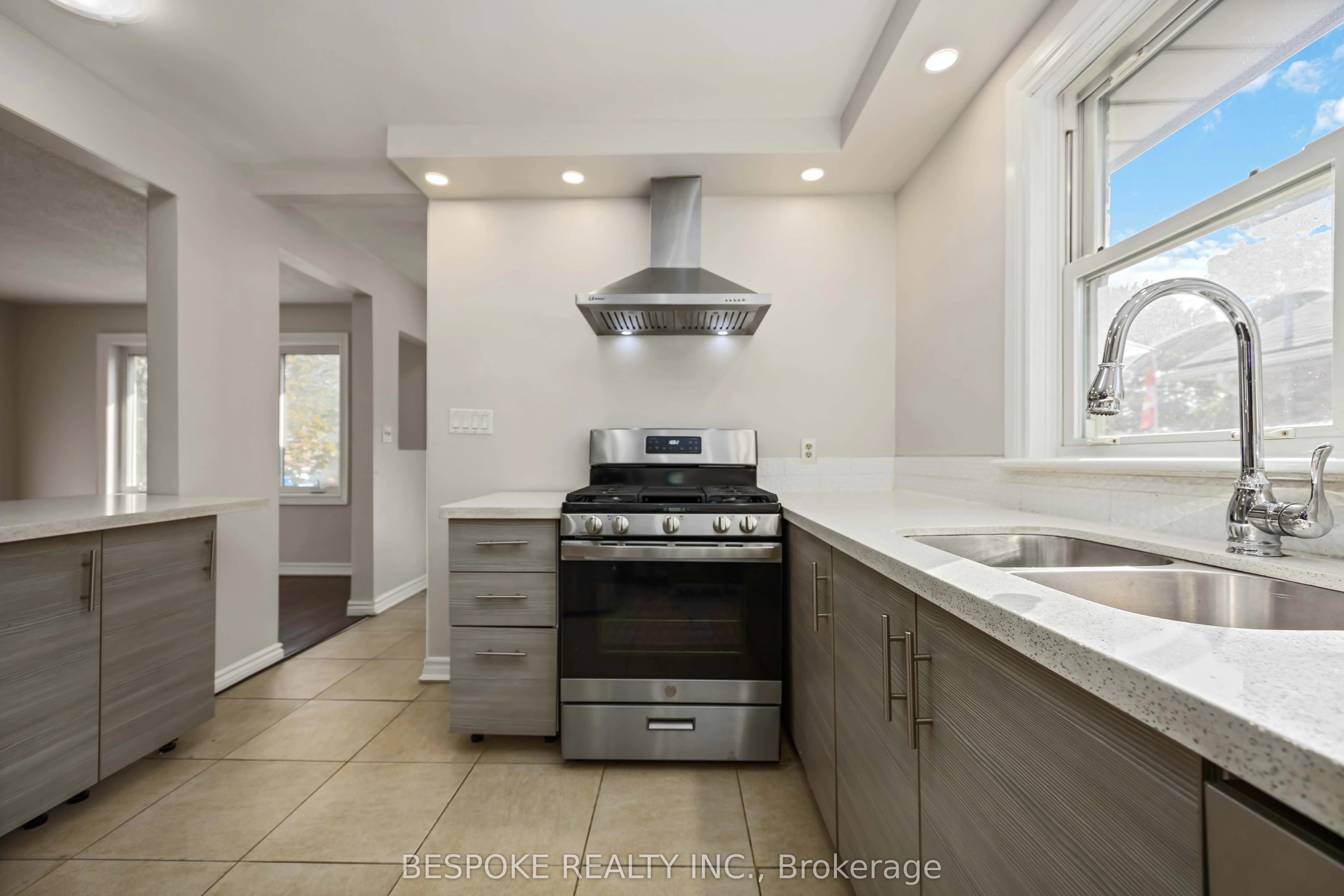 300 Cadillac Avenue S, #Upper