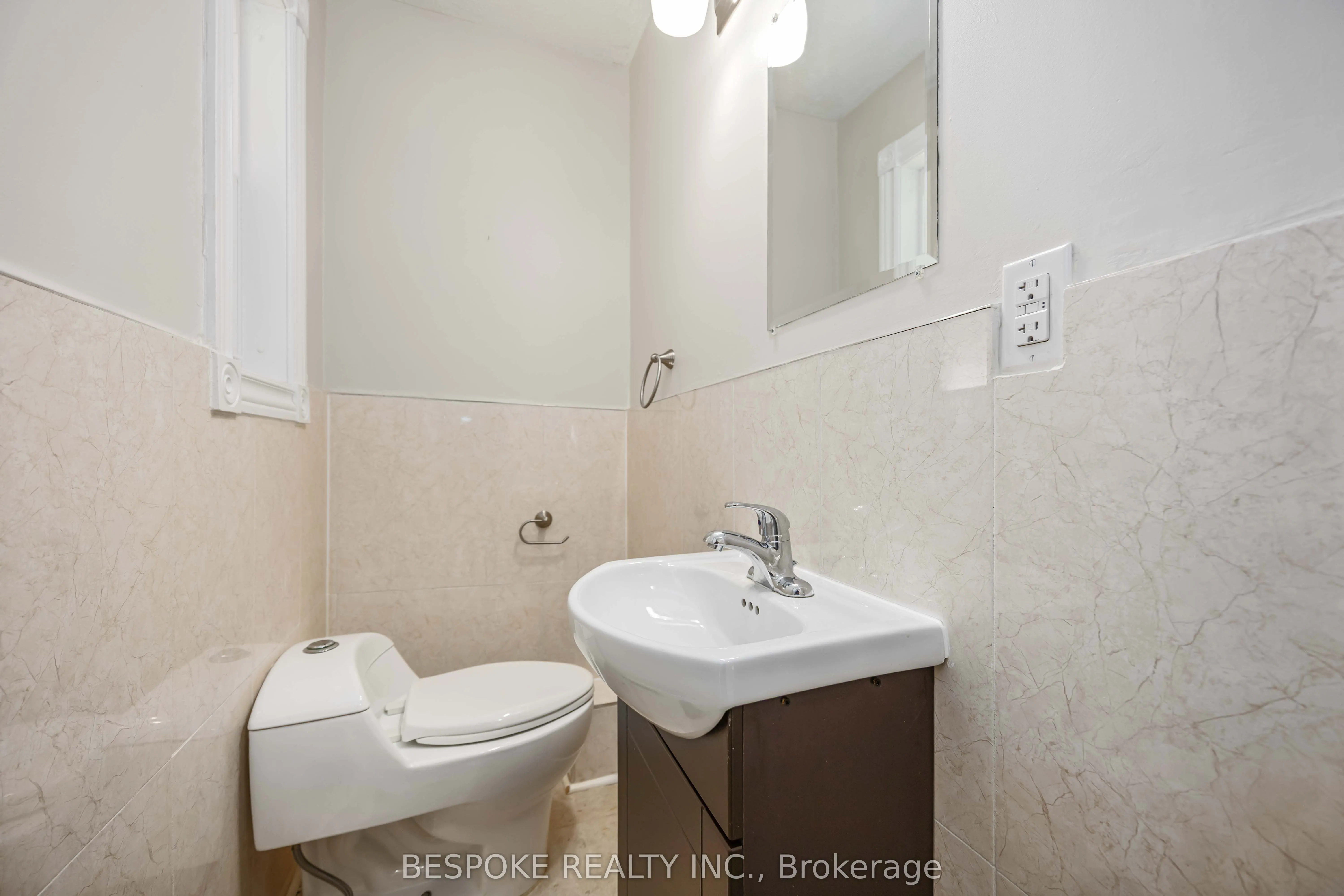 300 Cadillac Avenue S, #Upper