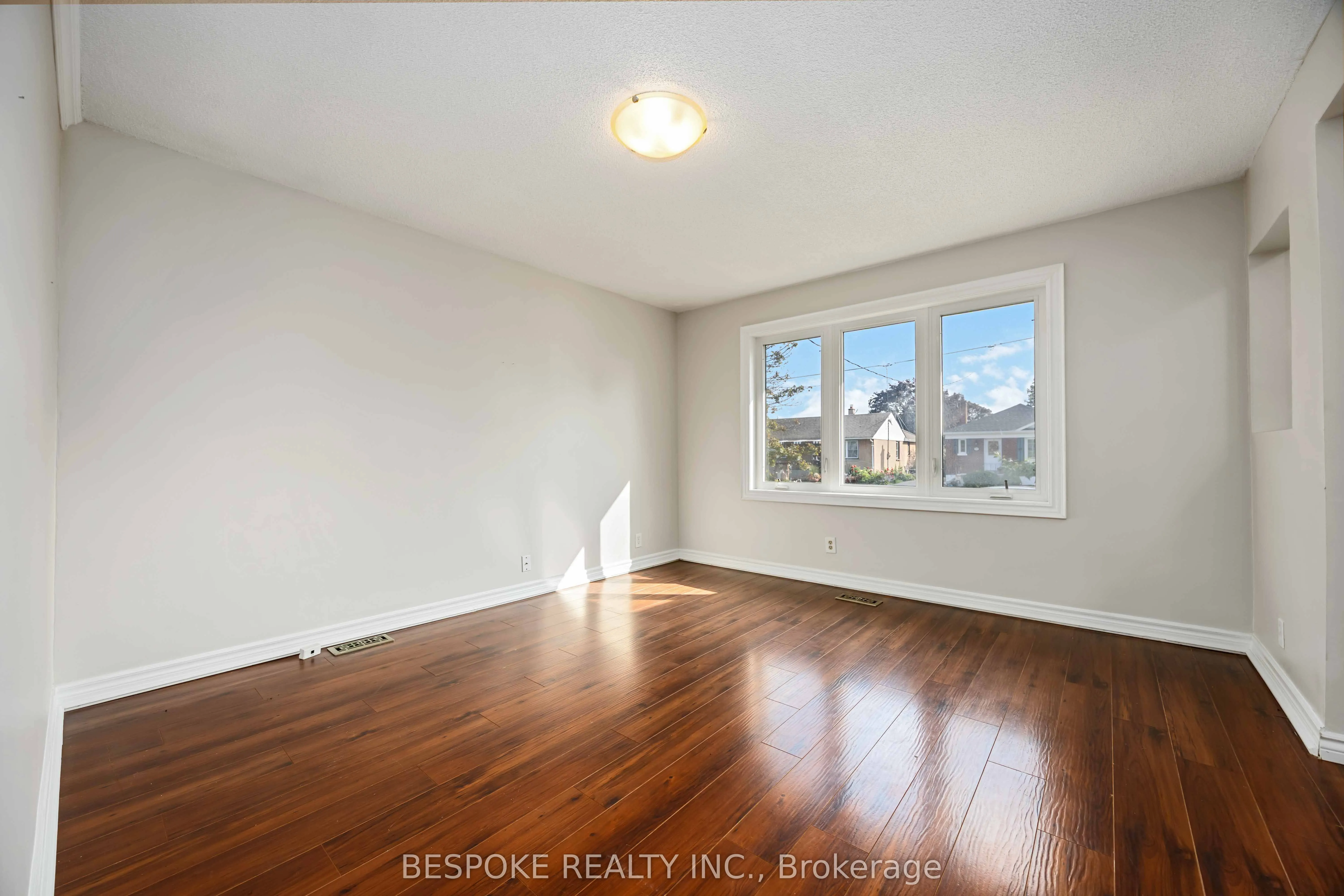 300 Cadillac Avenue S, #Upper