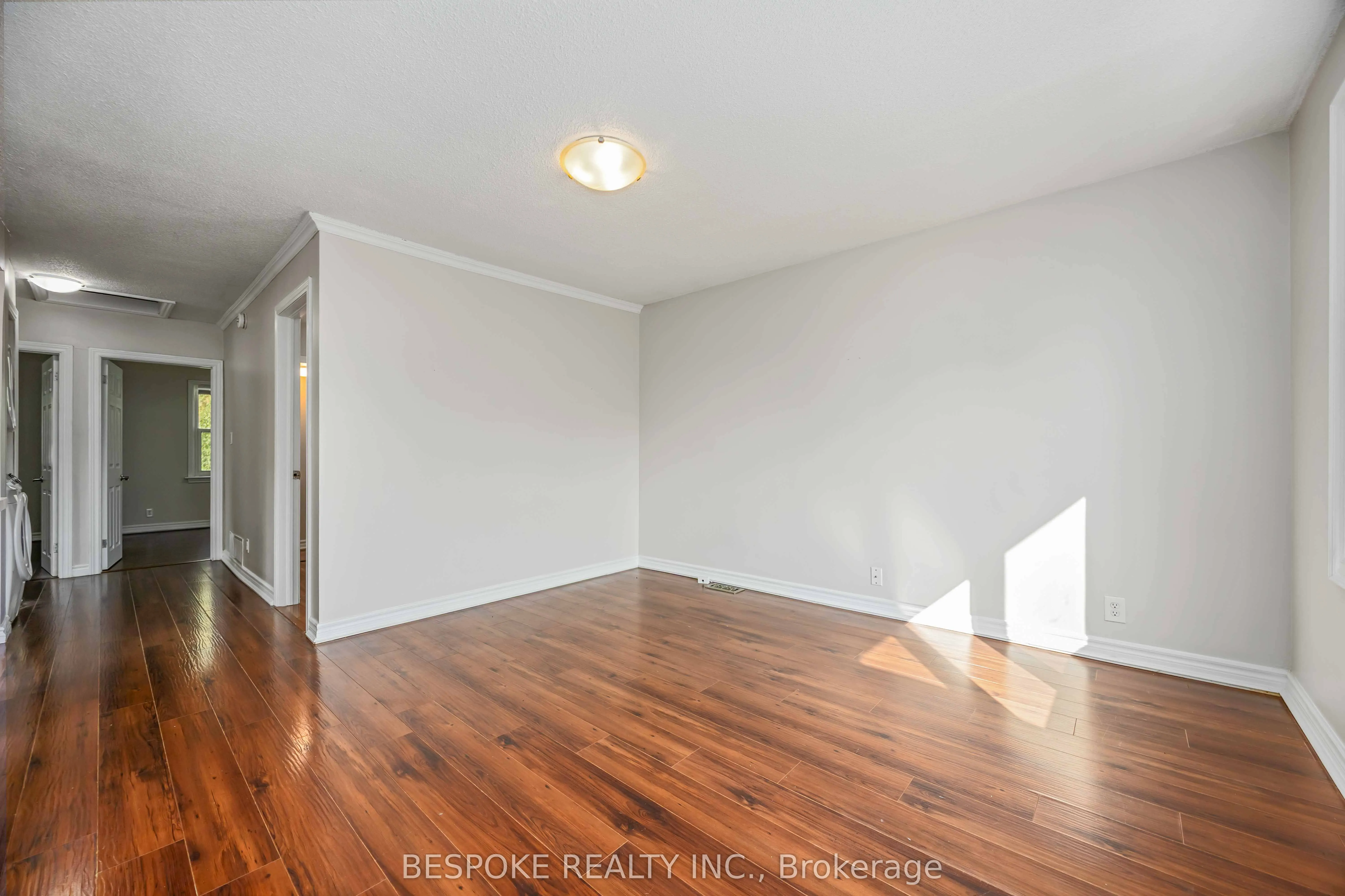 300 Cadillac Avenue S, #Upper