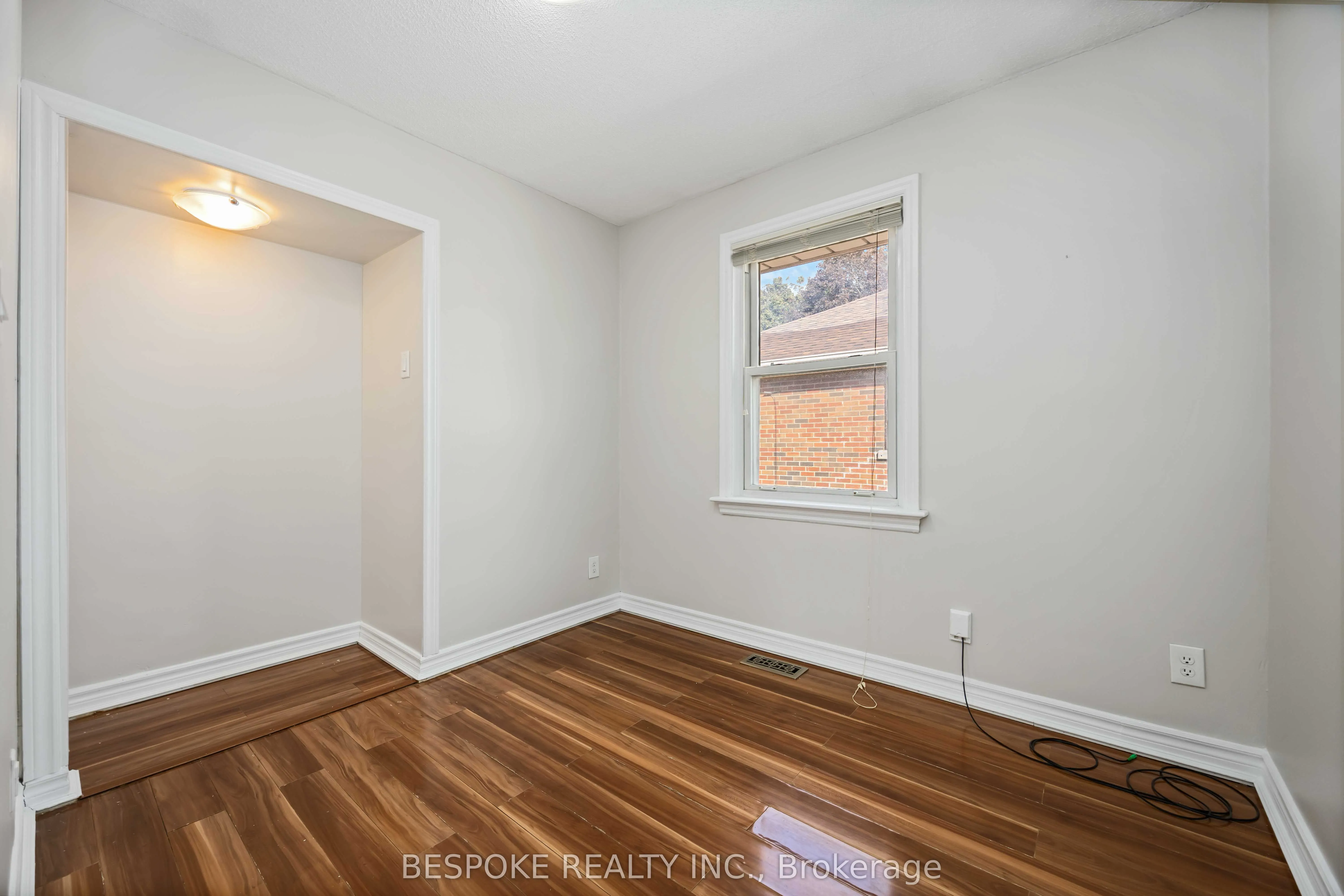 300 Cadillac Avenue S, #Upper