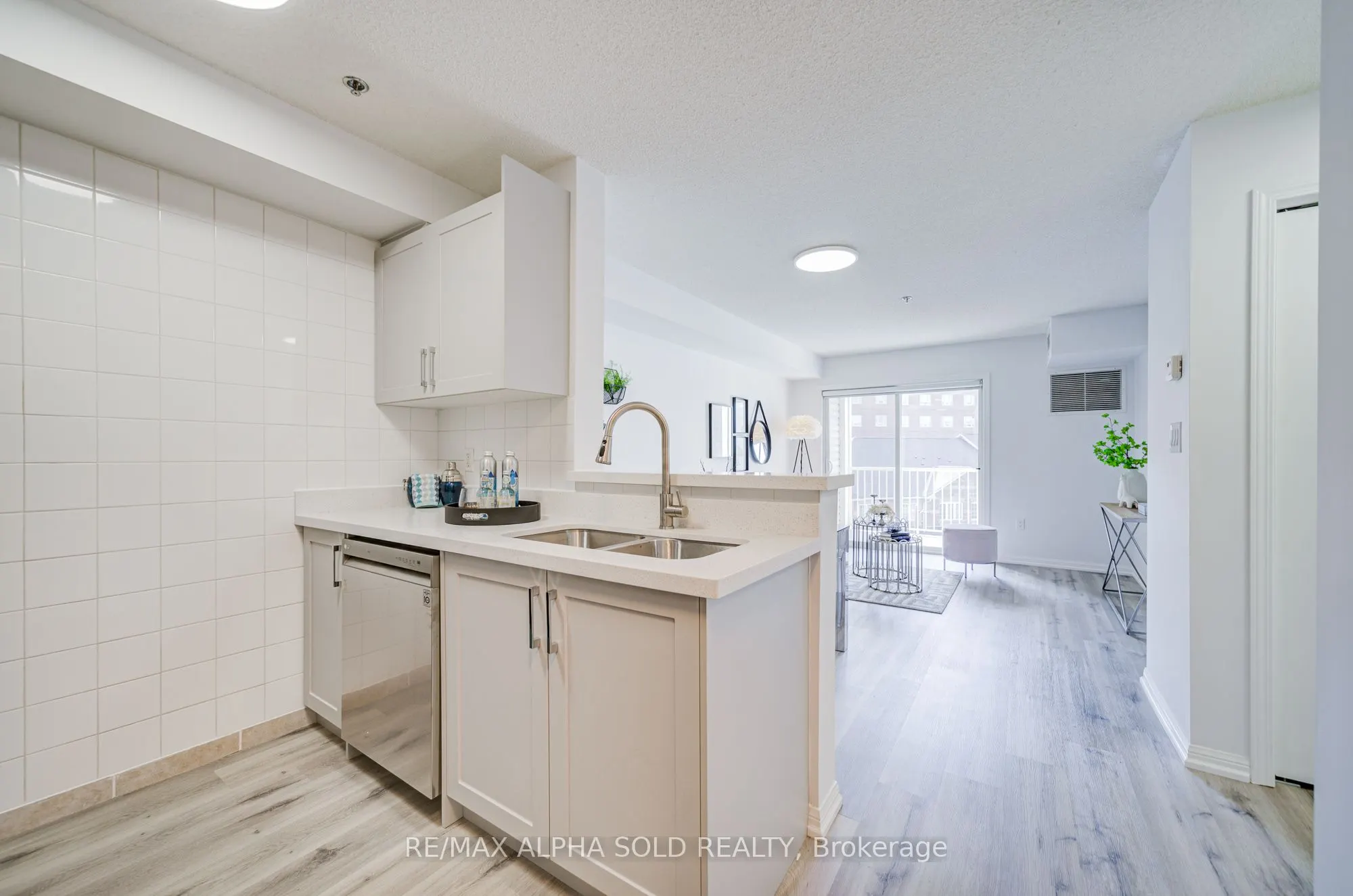 5225 Finch Avenue E, #332