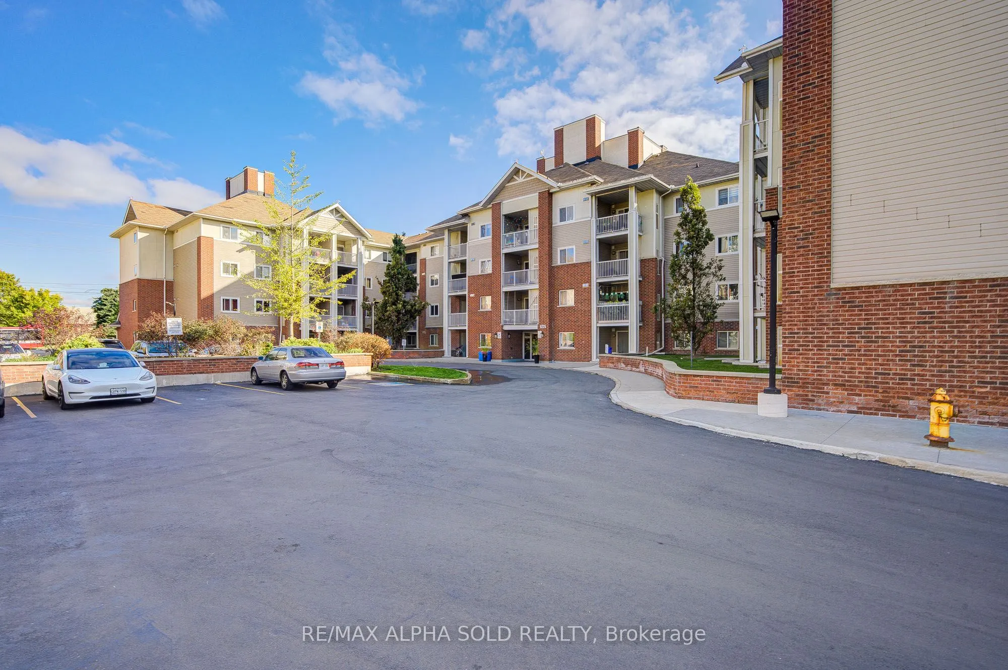 5225 Finch Avenue E, #332