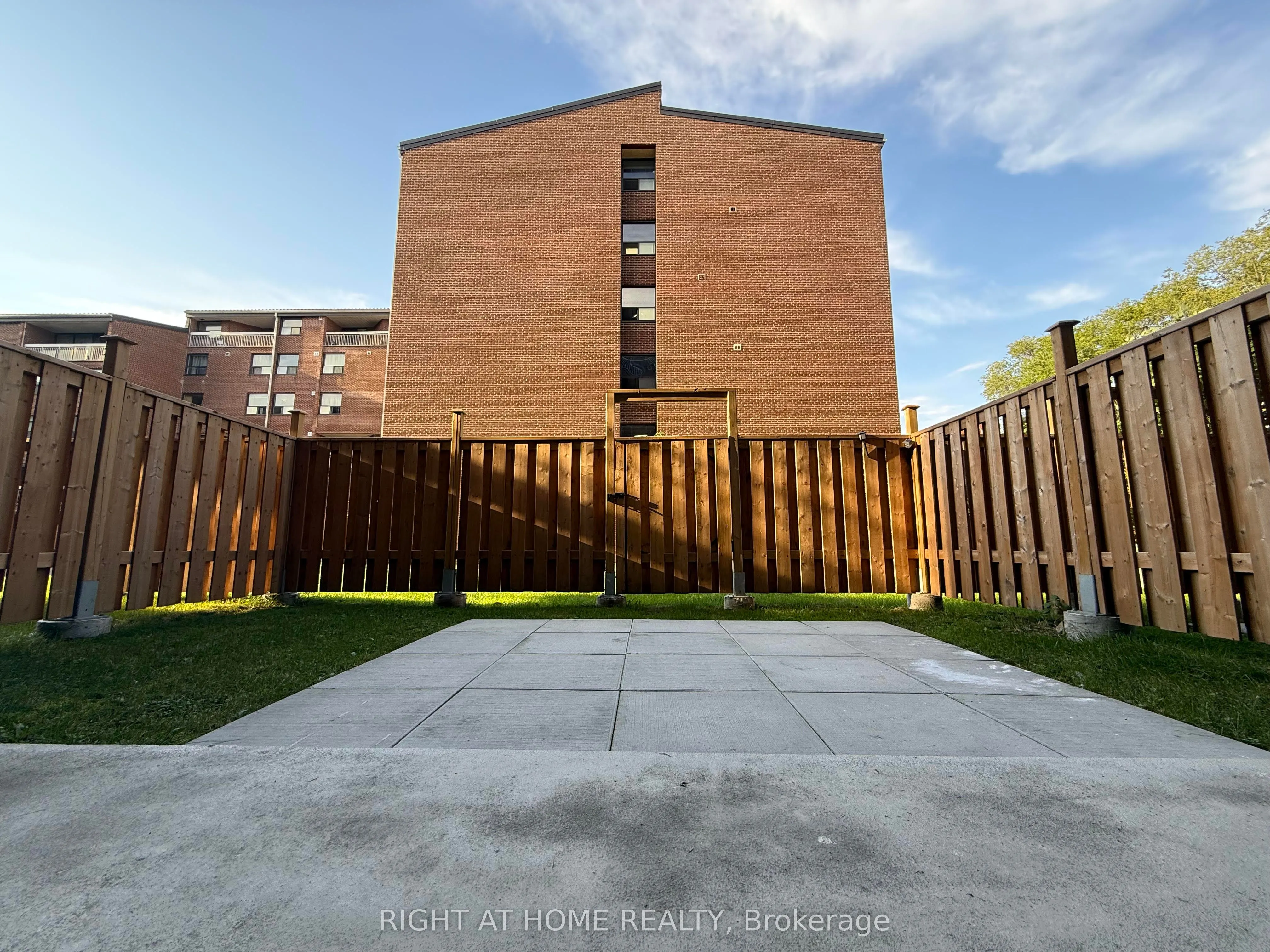 4062 Lawrence Avenue E, #107