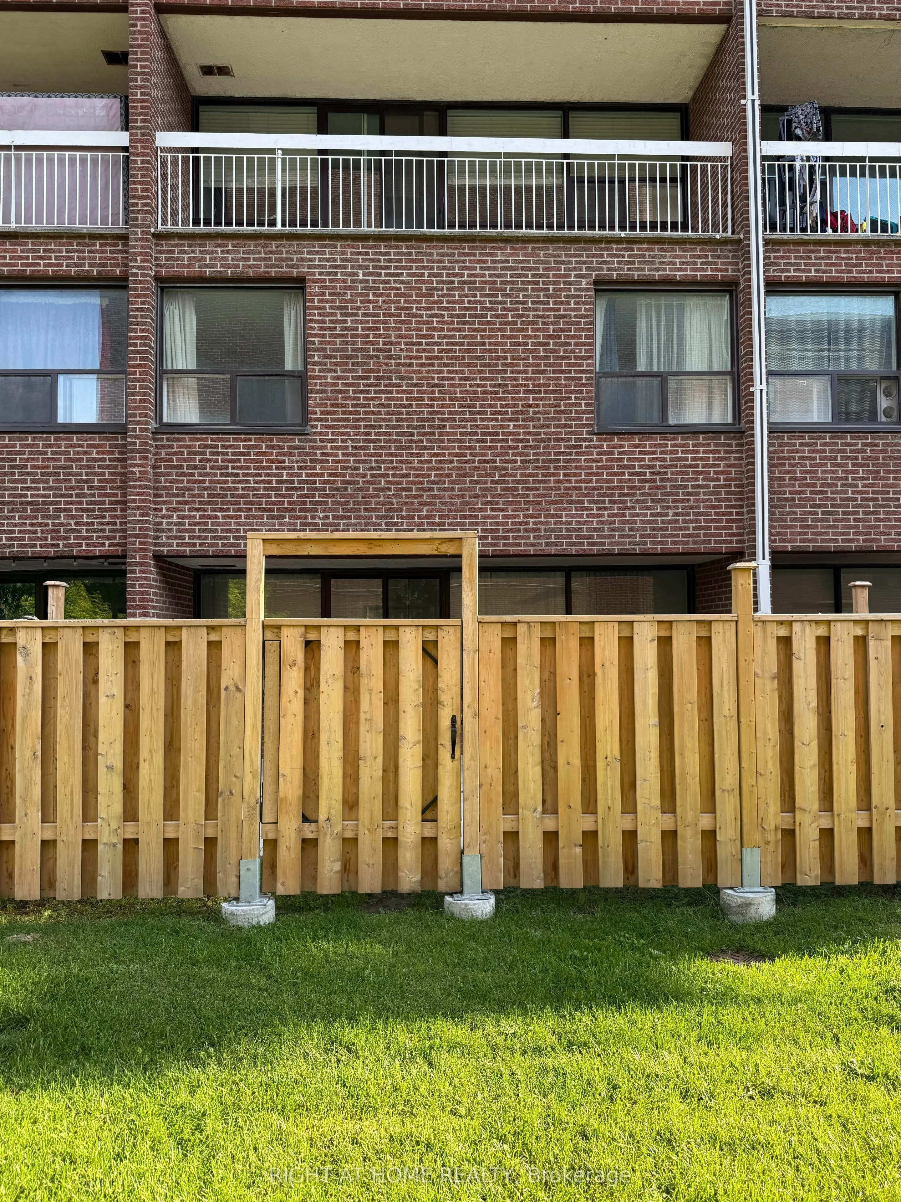 4062 Lawrence Avenue E, #107