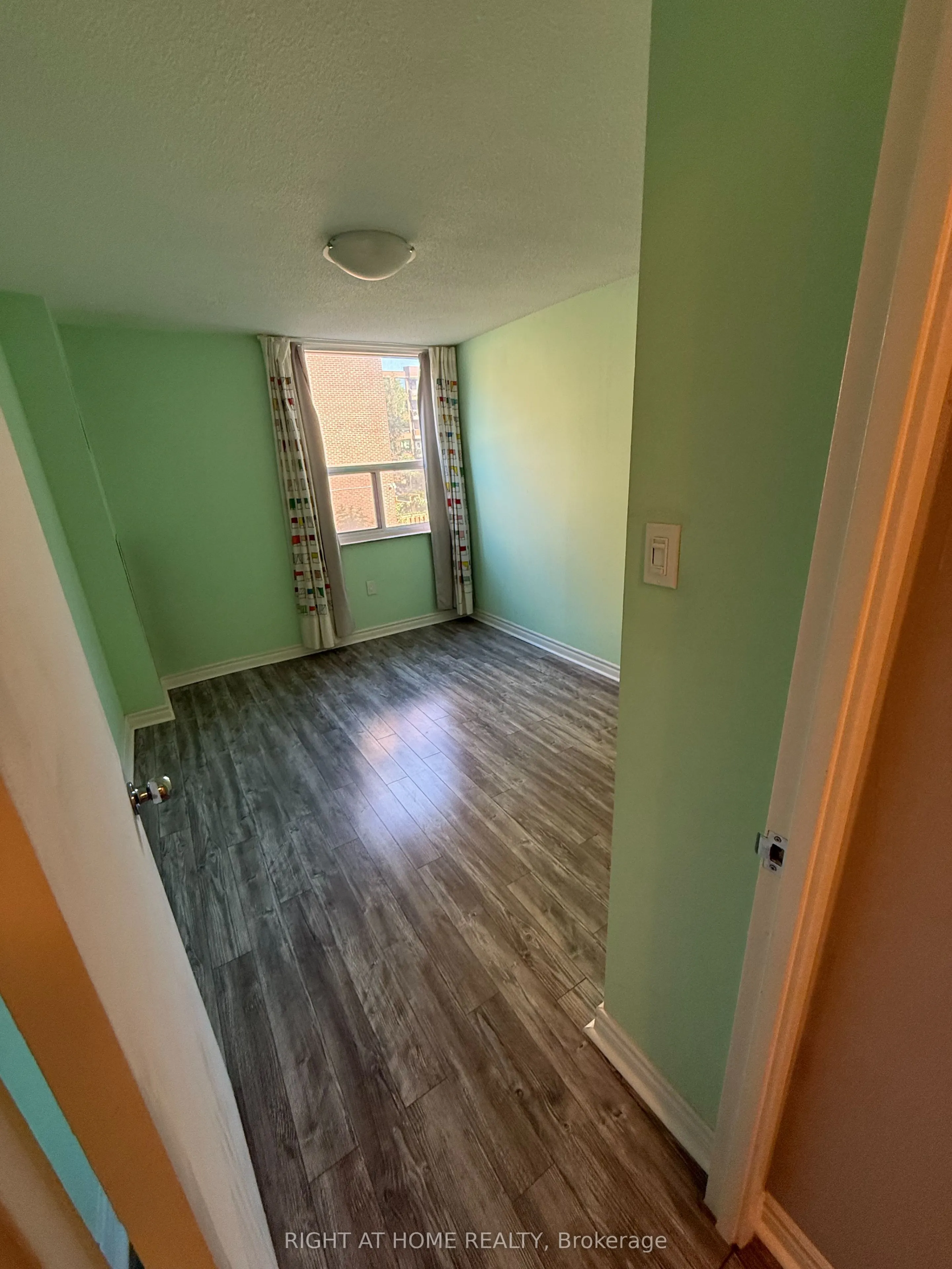 4062 Lawrence Avenue E, #107