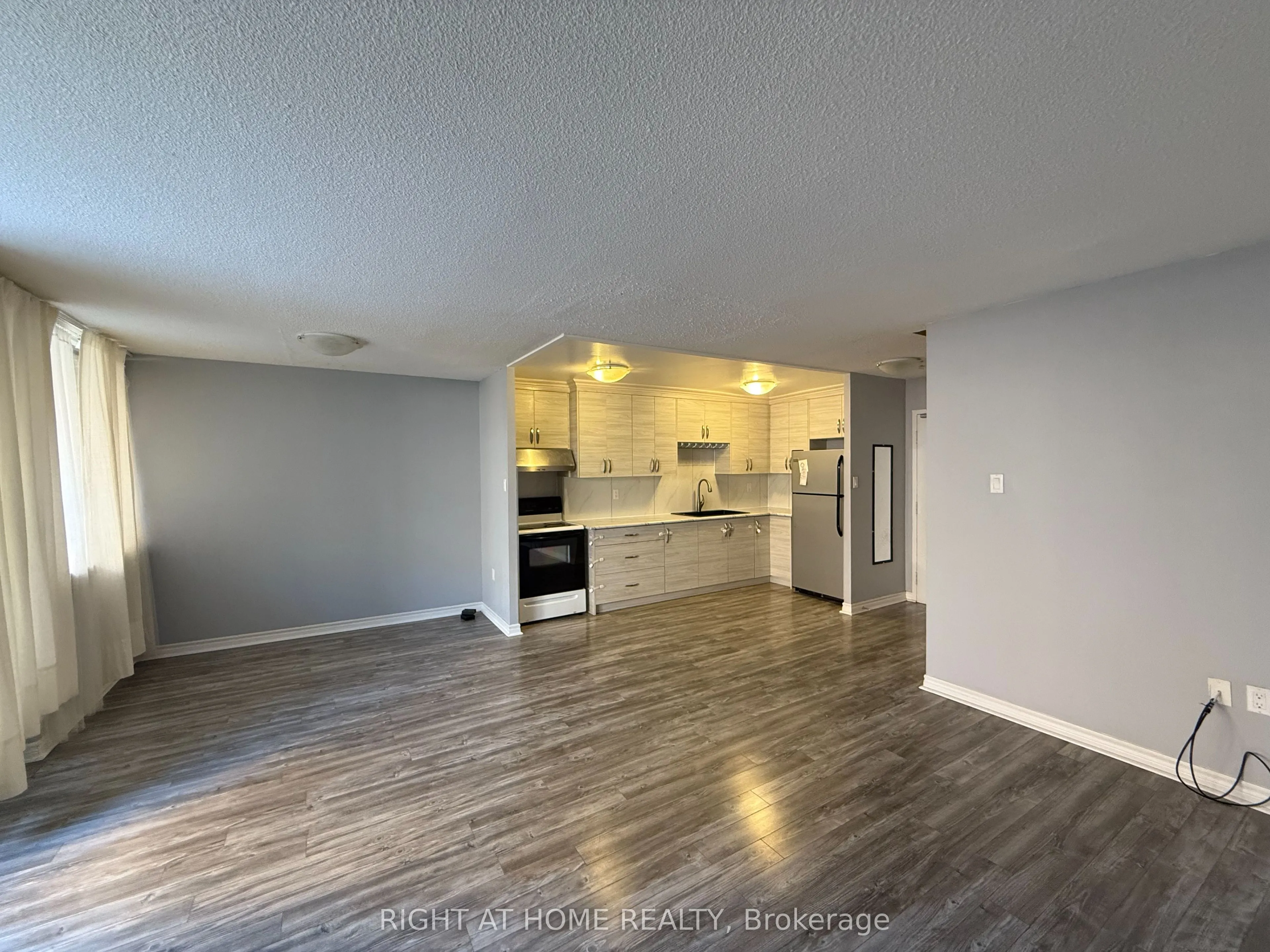 4062 Lawrence Avenue E, #107