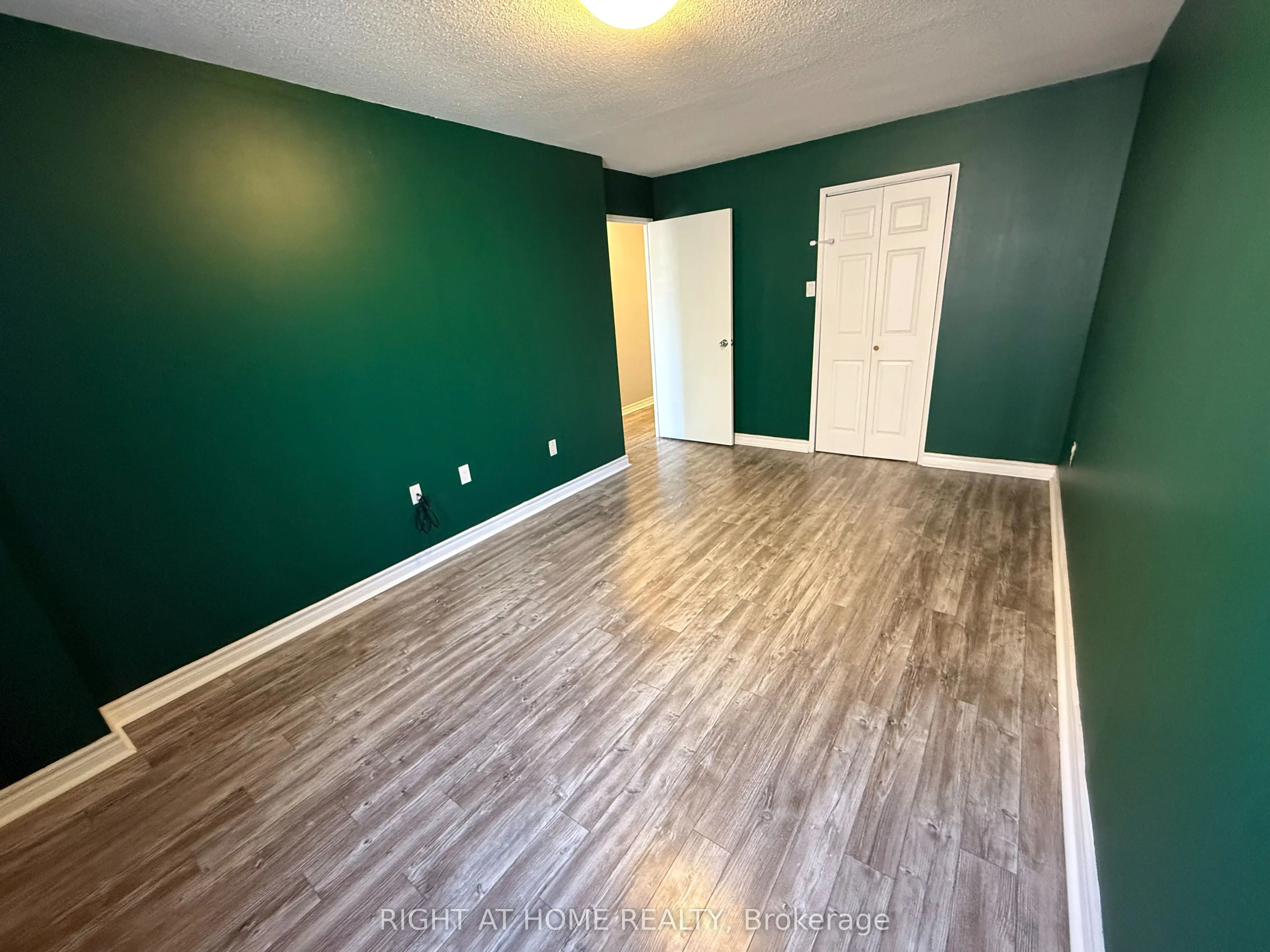 4062 Lawrence Avenue E, #107