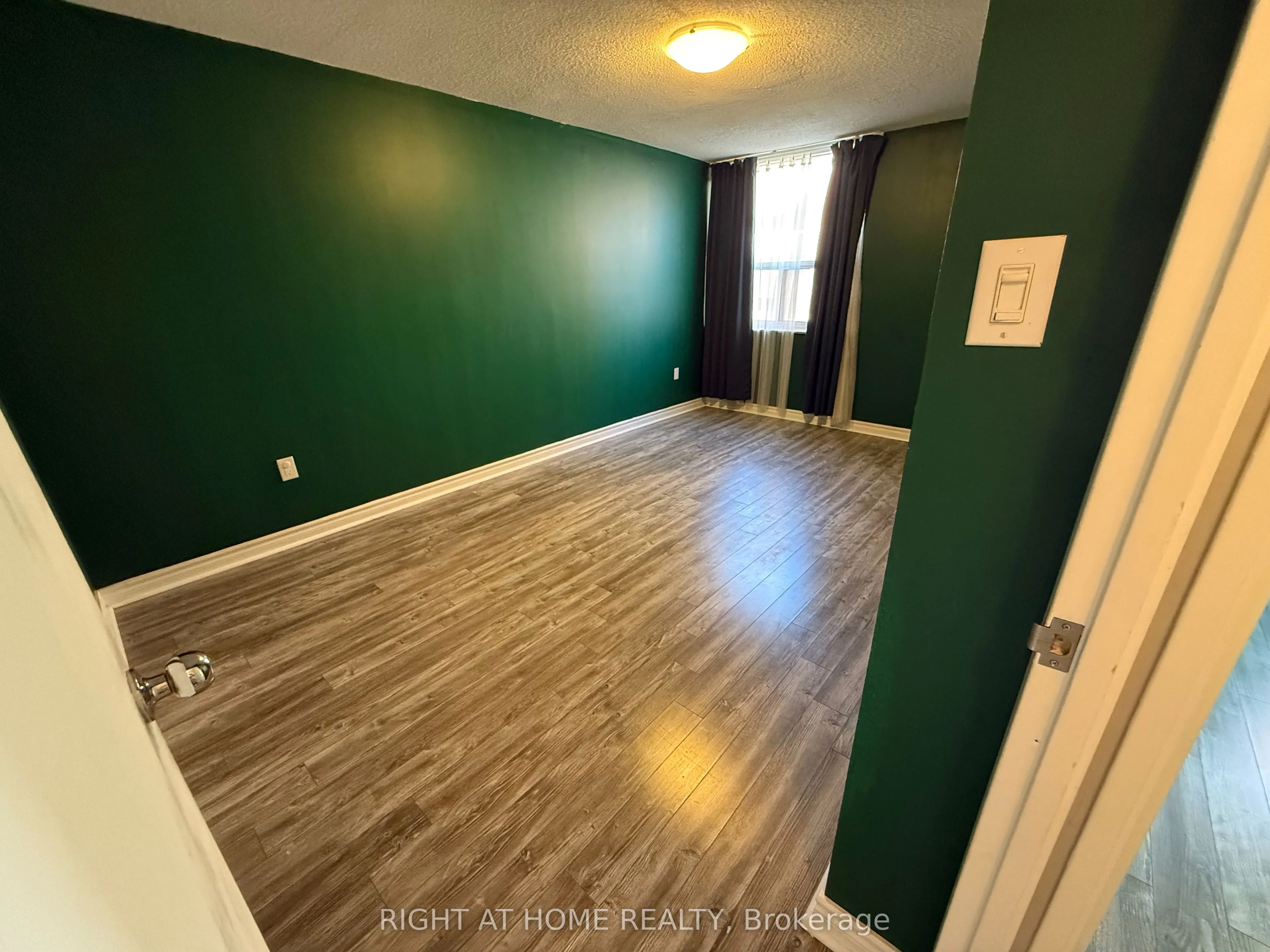 4062 Lawrence Avenue E, #107