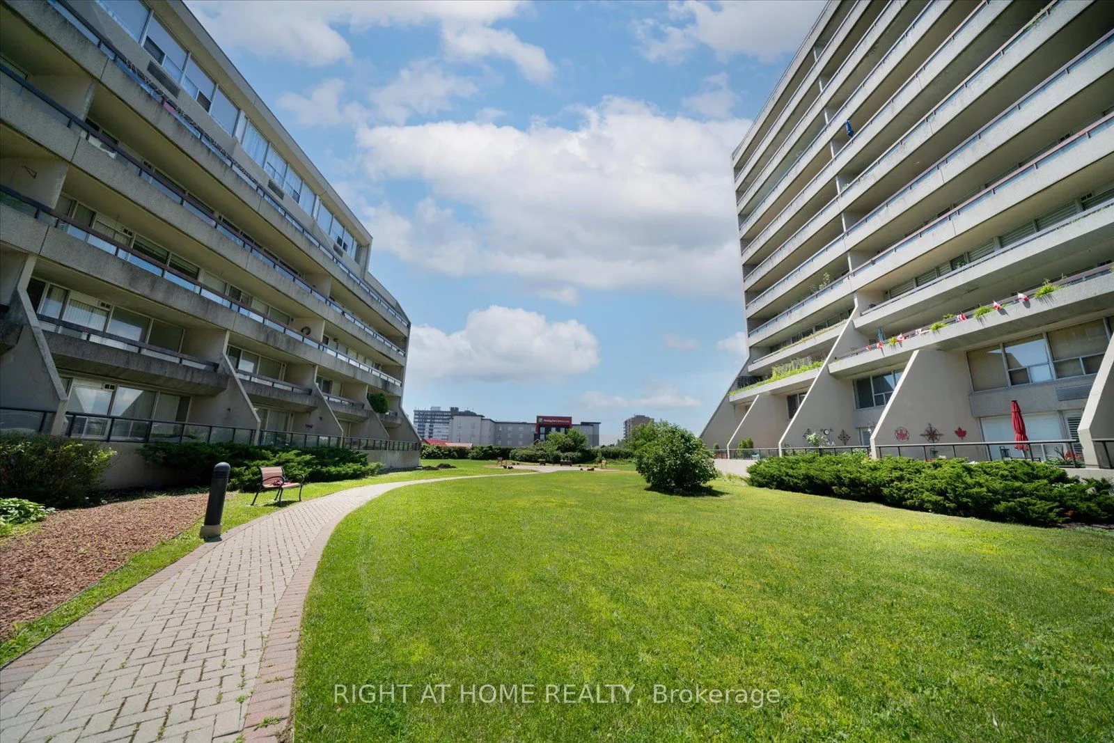 55 William Street E, #411