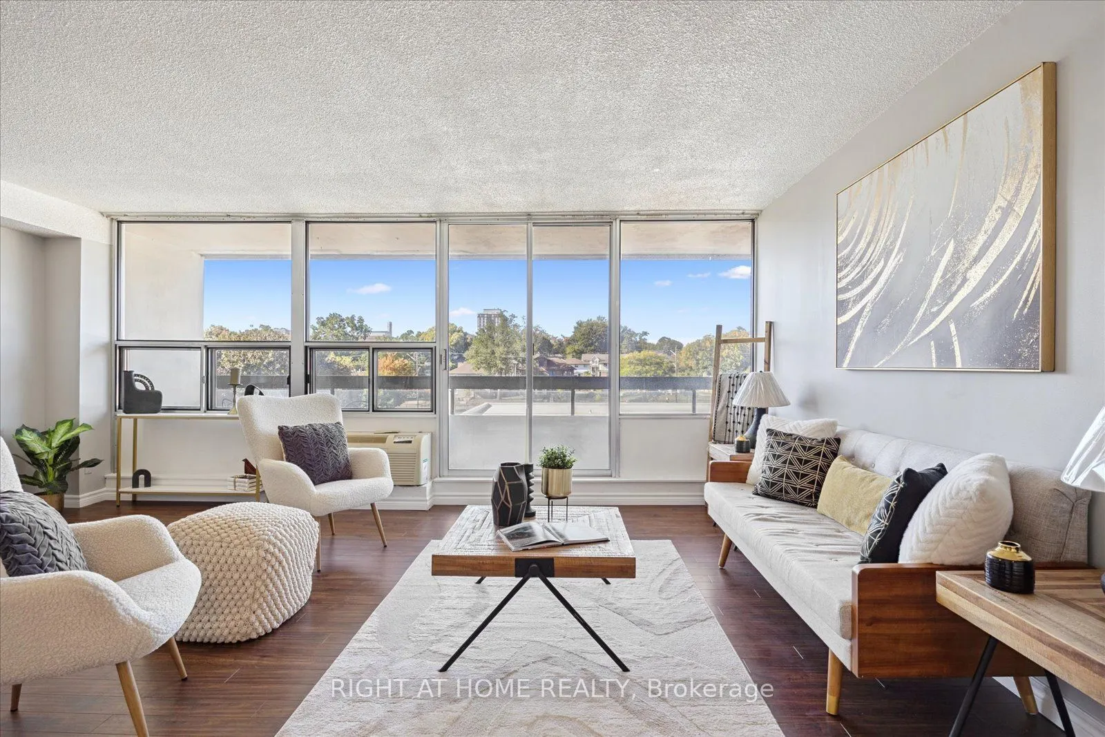 55 William Street E, #411