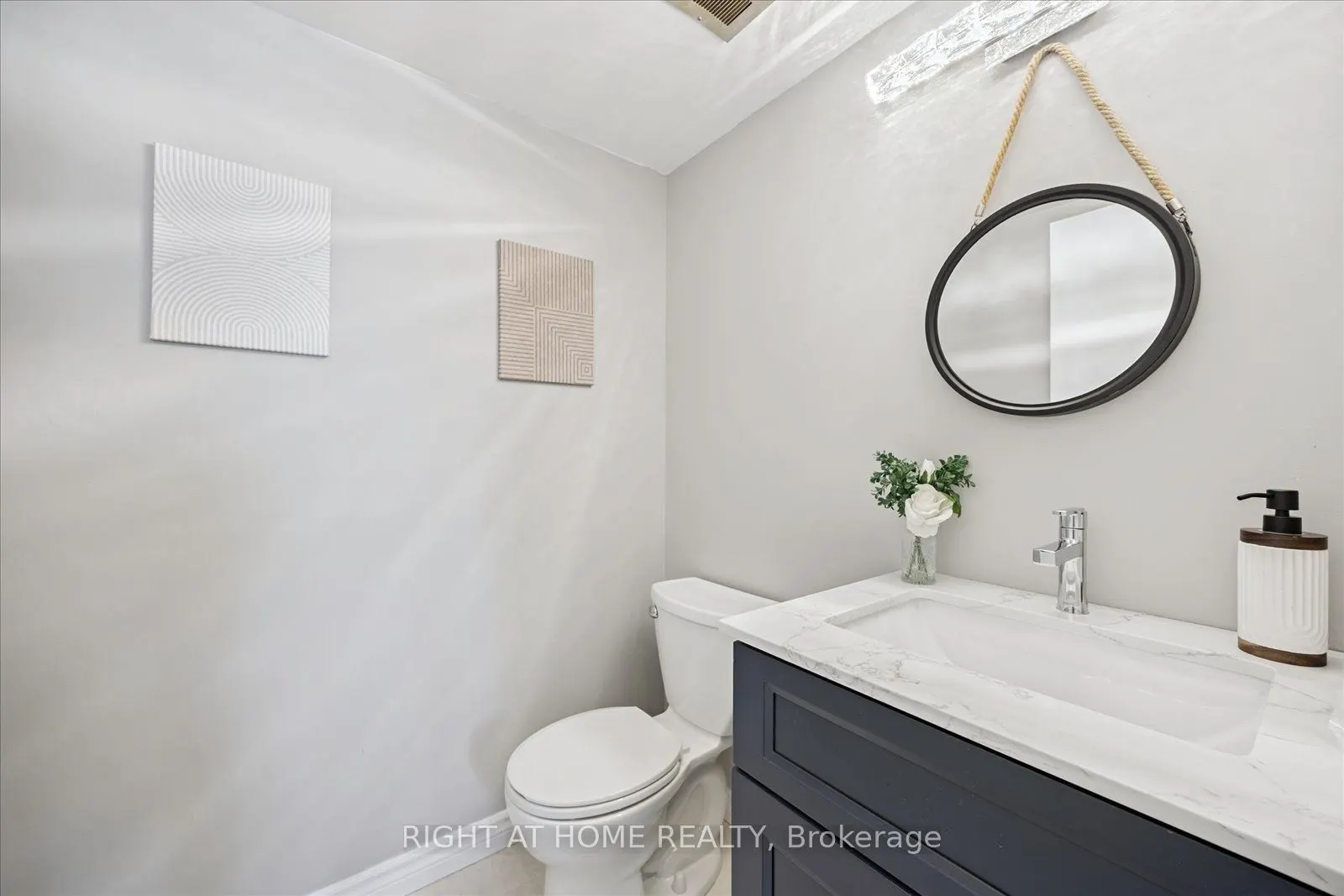 55 William Street E, #411