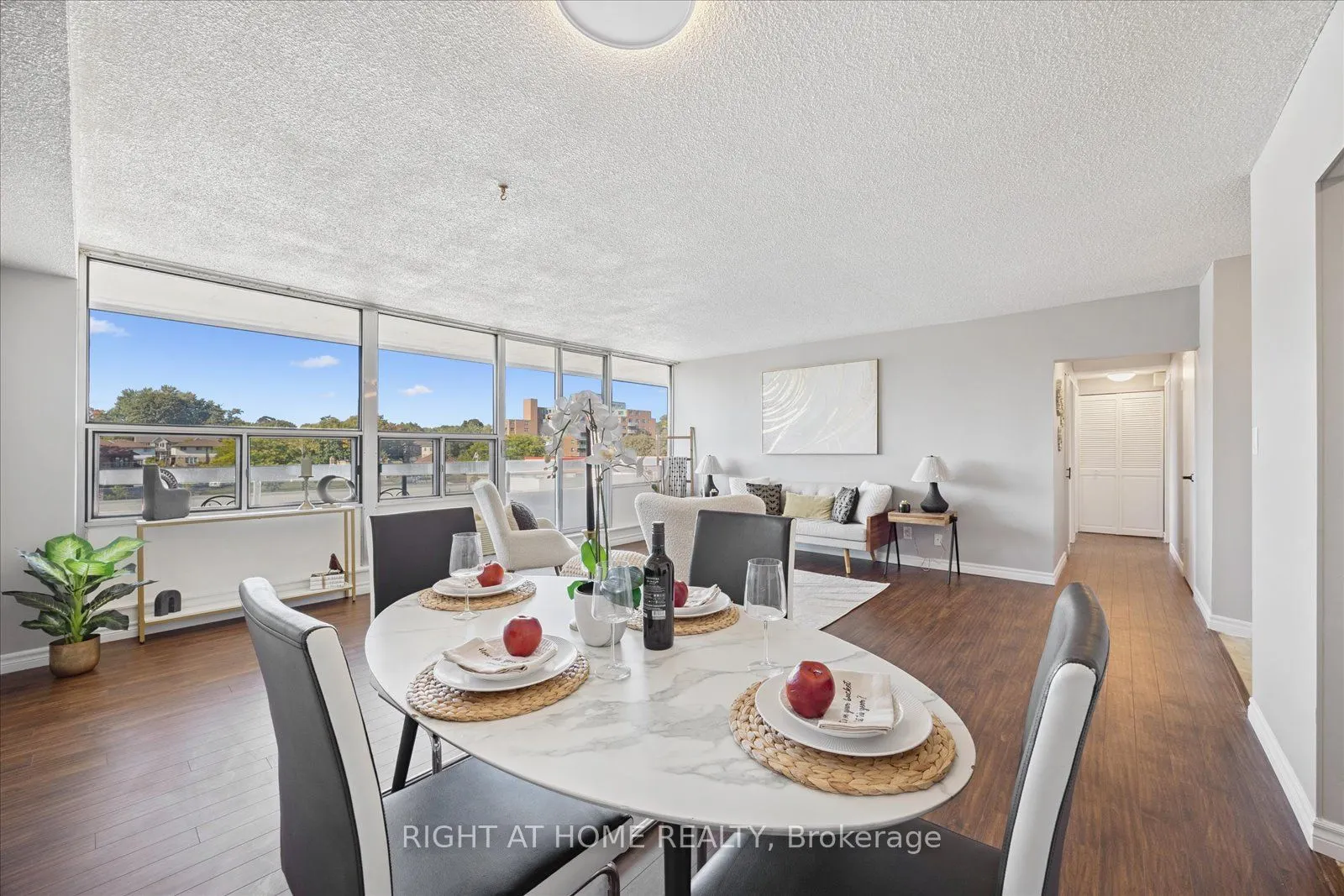 55 William Street E, #411