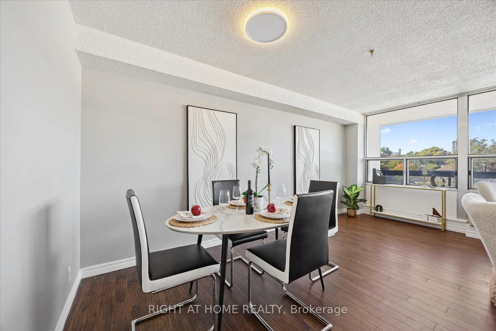 55 William Street E, #411