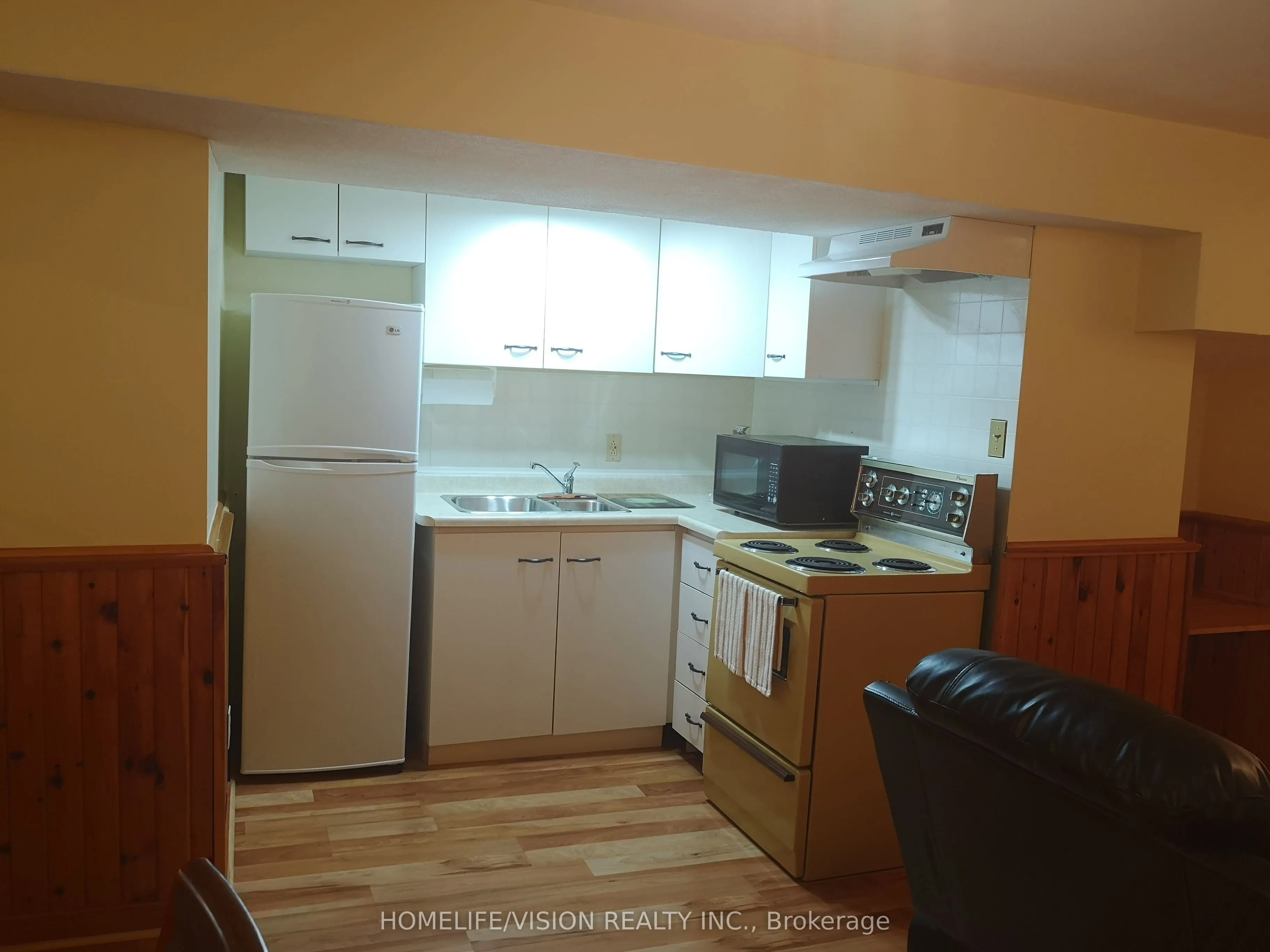 1877 Una Road, #Lower