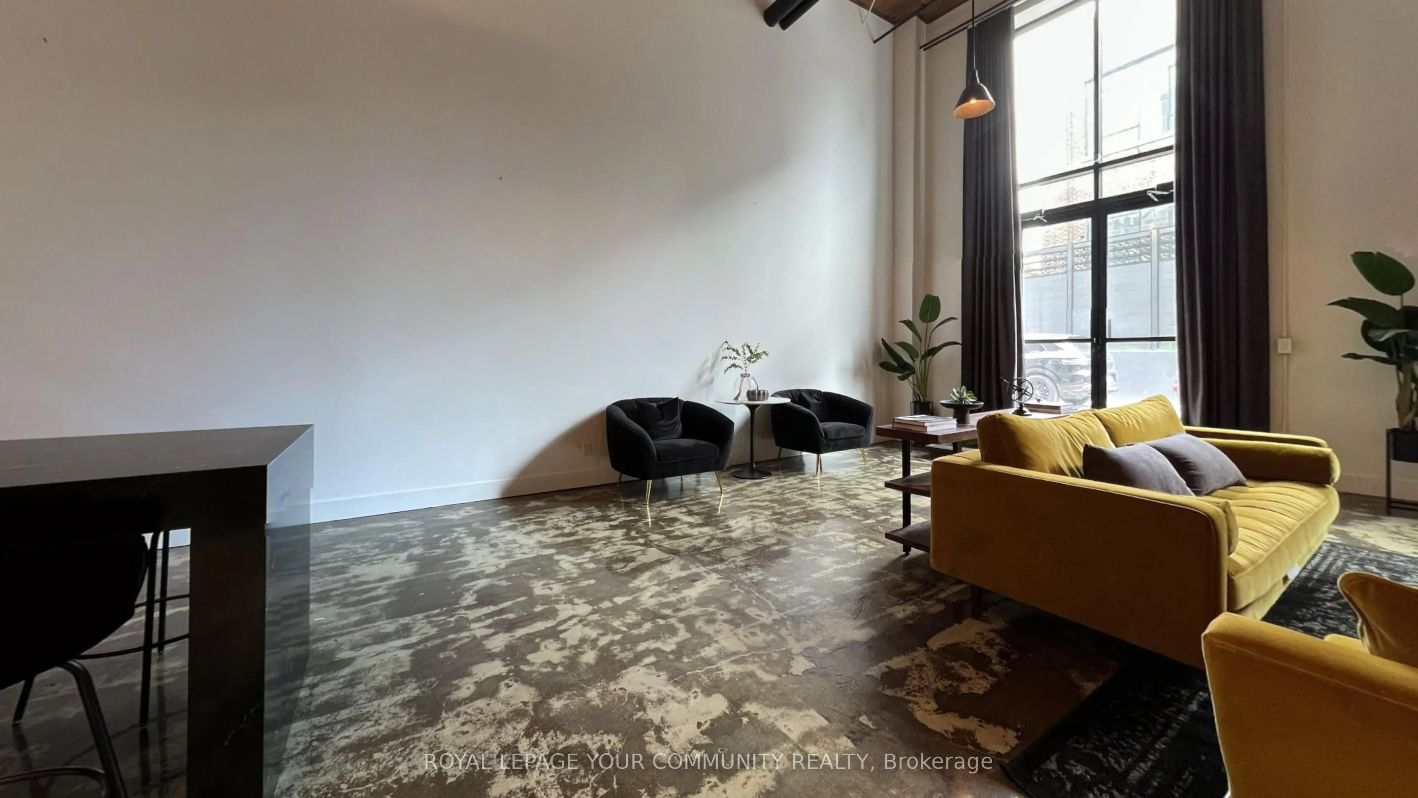 1159 Dundas Street E, #147