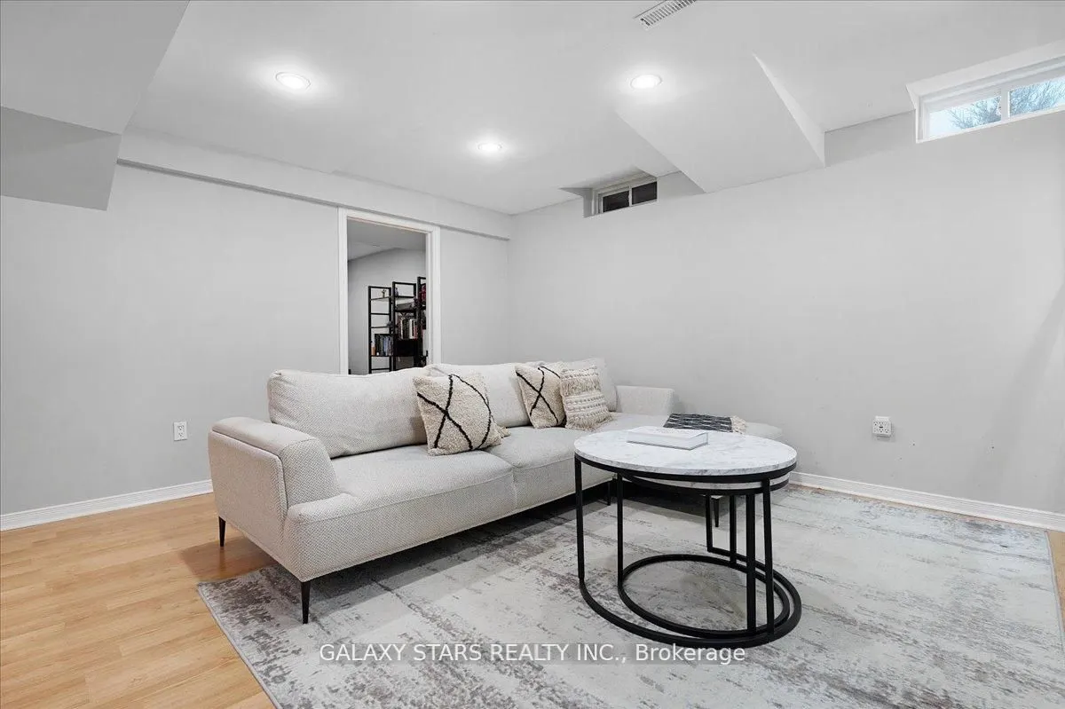 76 Vipond Road