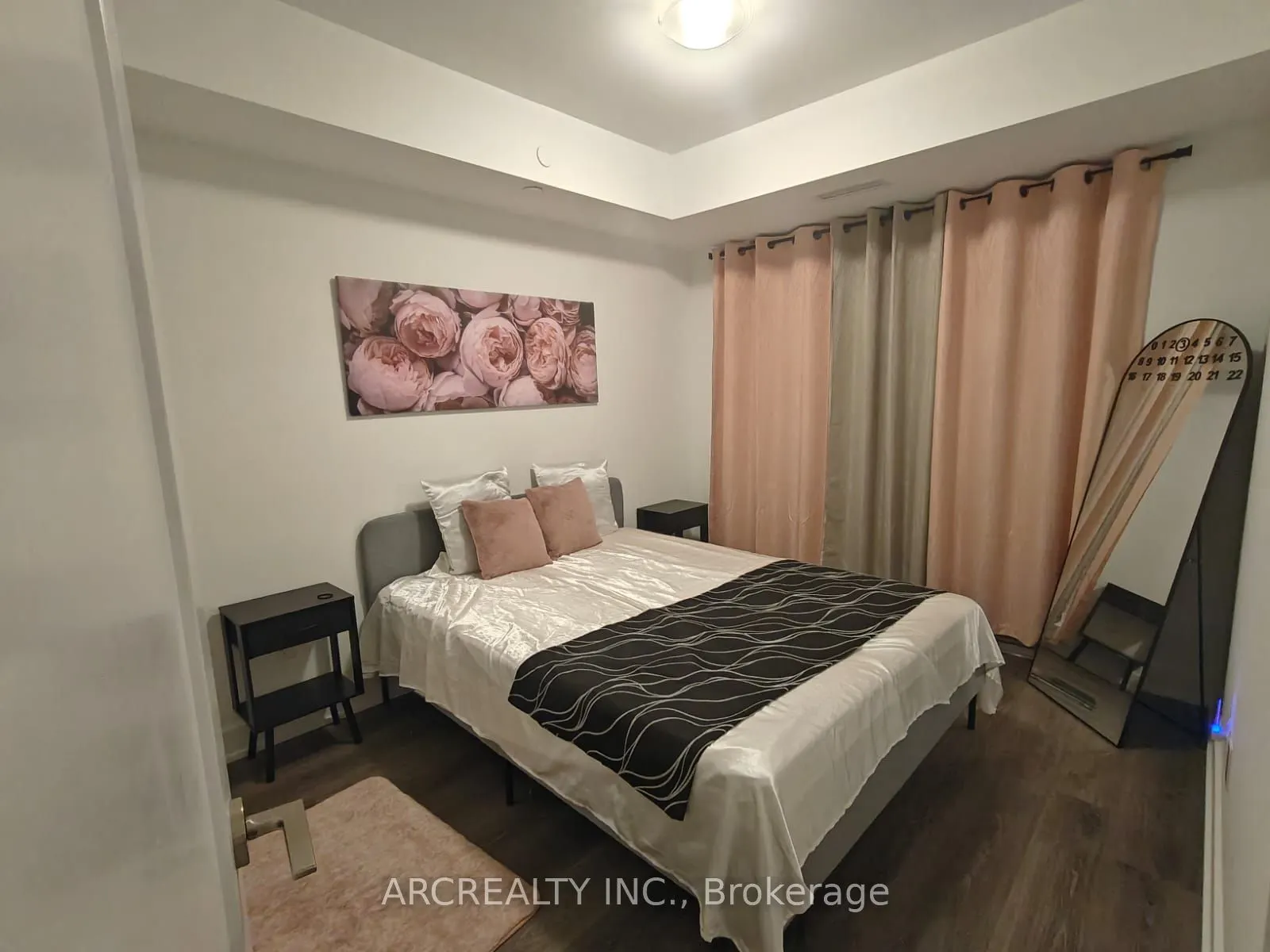 2425 Simcoe Street N, #522