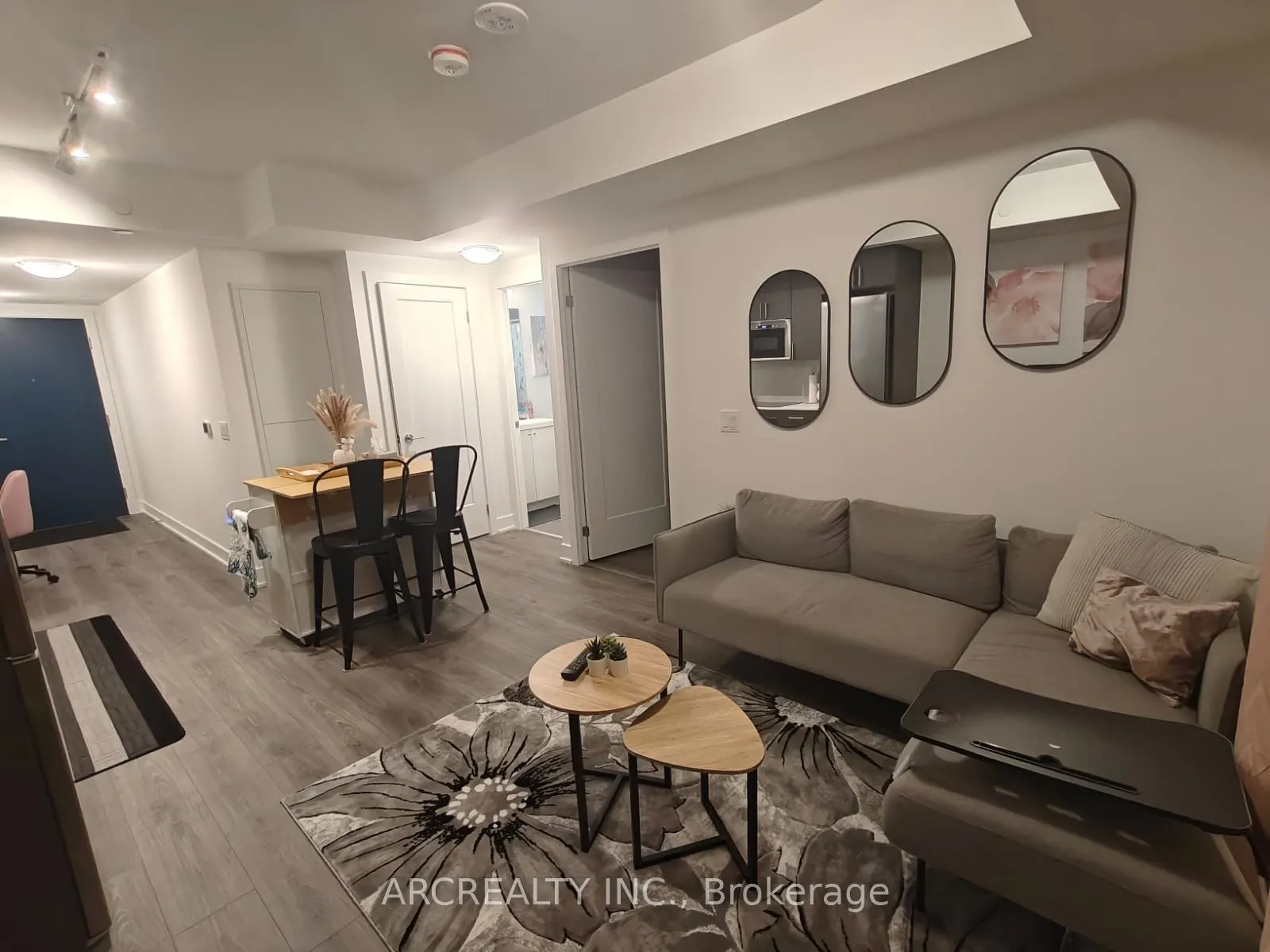 2425 Simcoe Street N, #522
