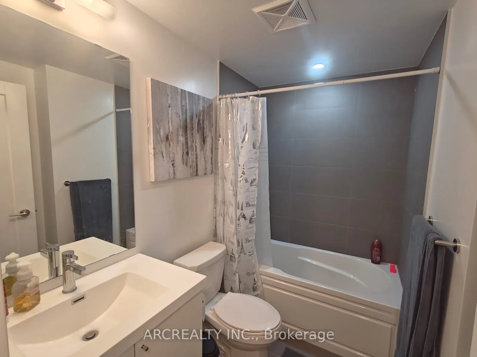 2425 Simcoe Street N, #522