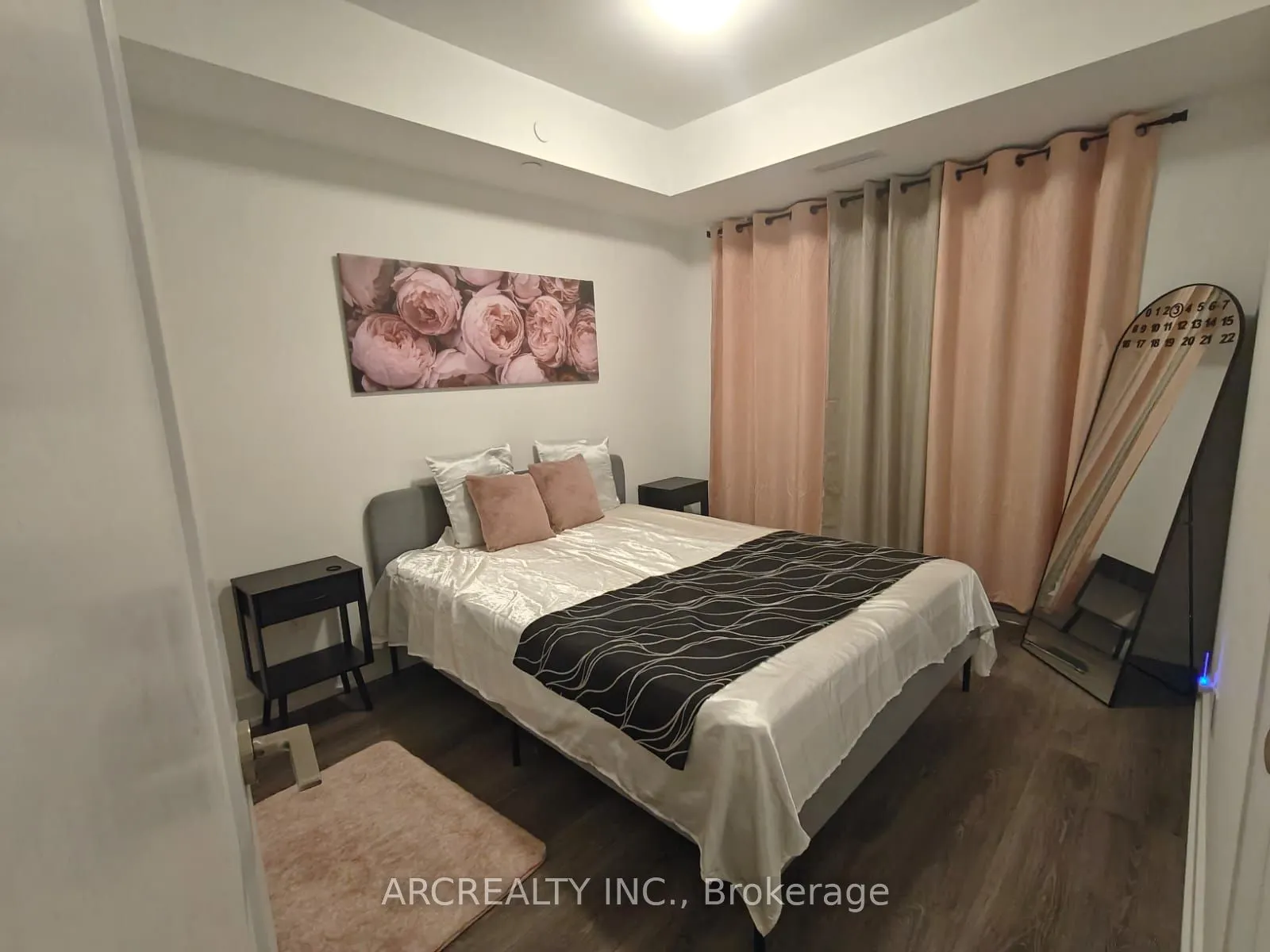 2425 Simcoe Street N, #522