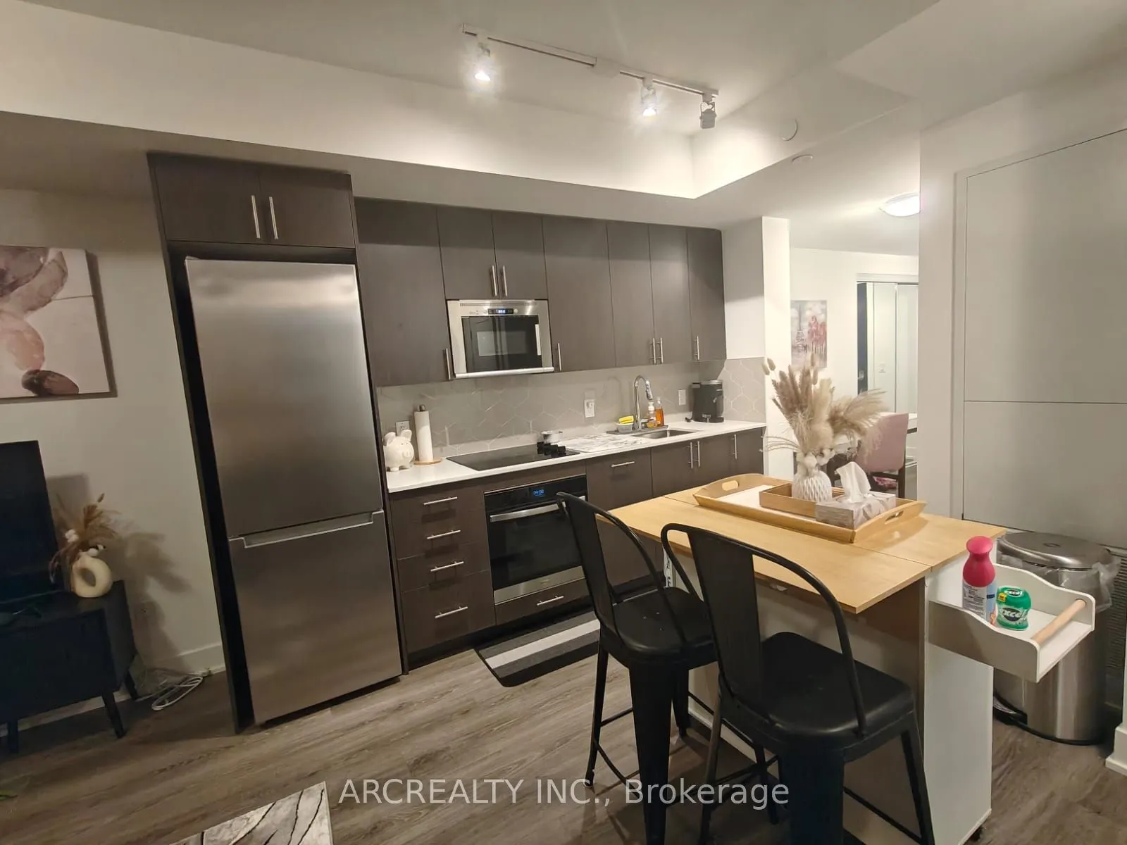 2425 Simcoe Street N, #522
