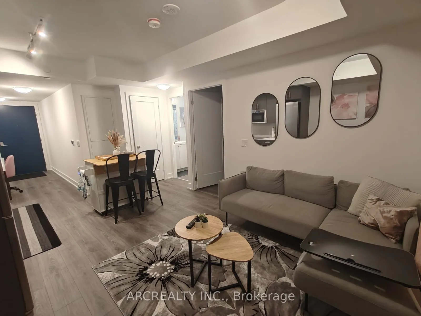2425 Simcoe Street N, #522