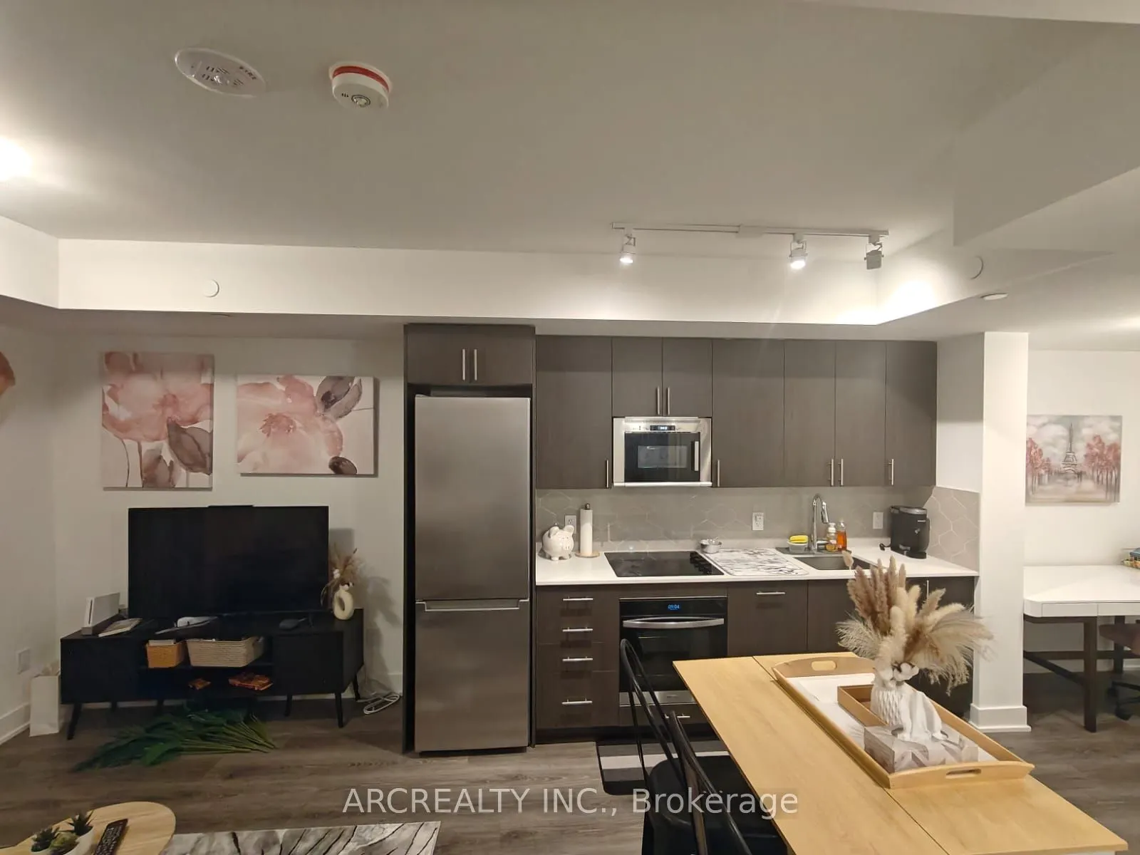 2425 Simcoe Street N, #522