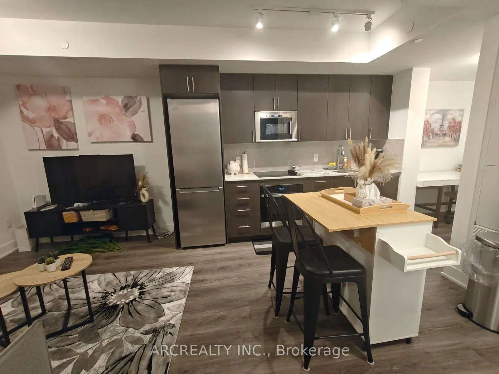 2425 Simcoe Street N, #522