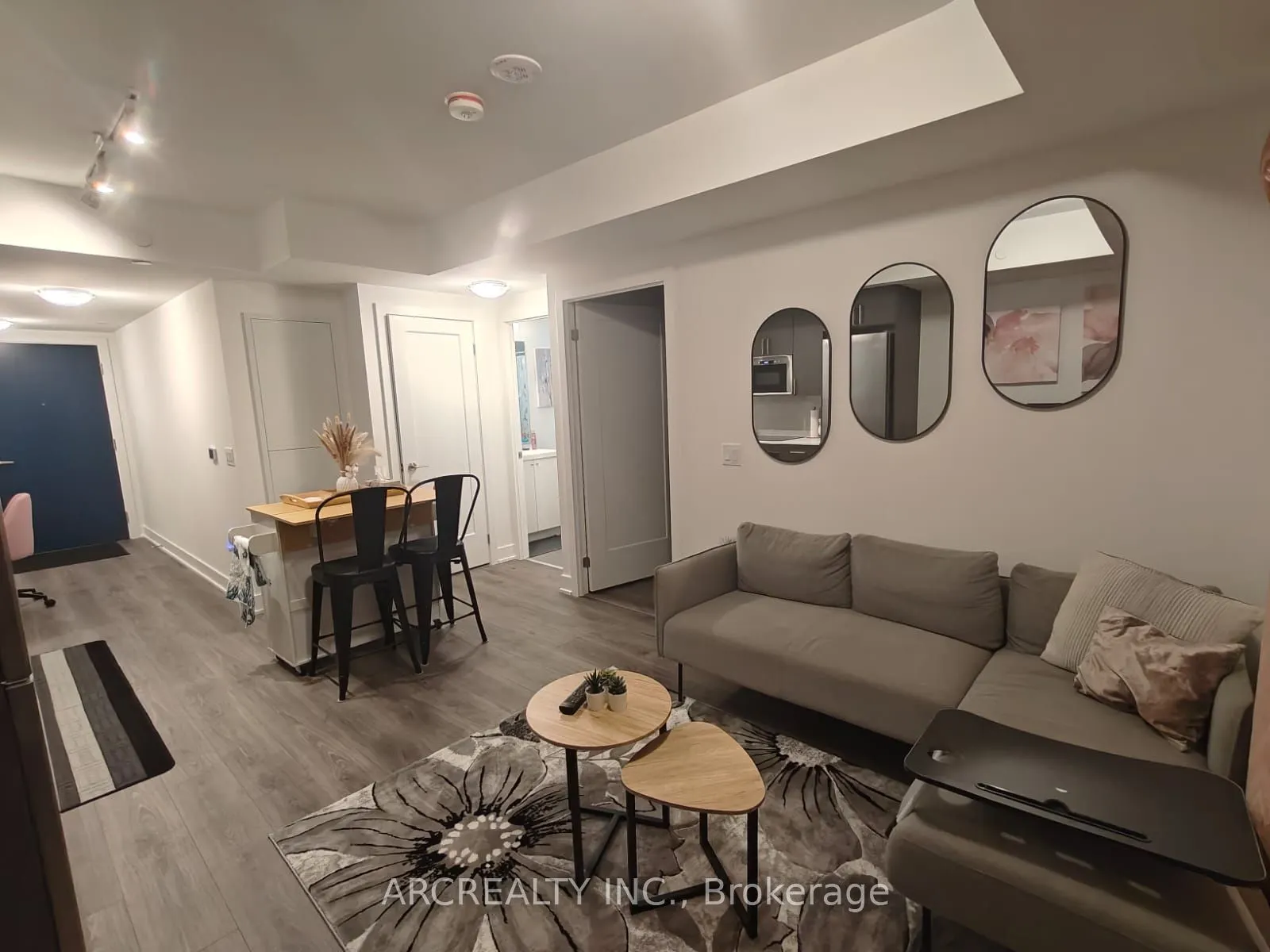 2425 Simcoe Street N, #522