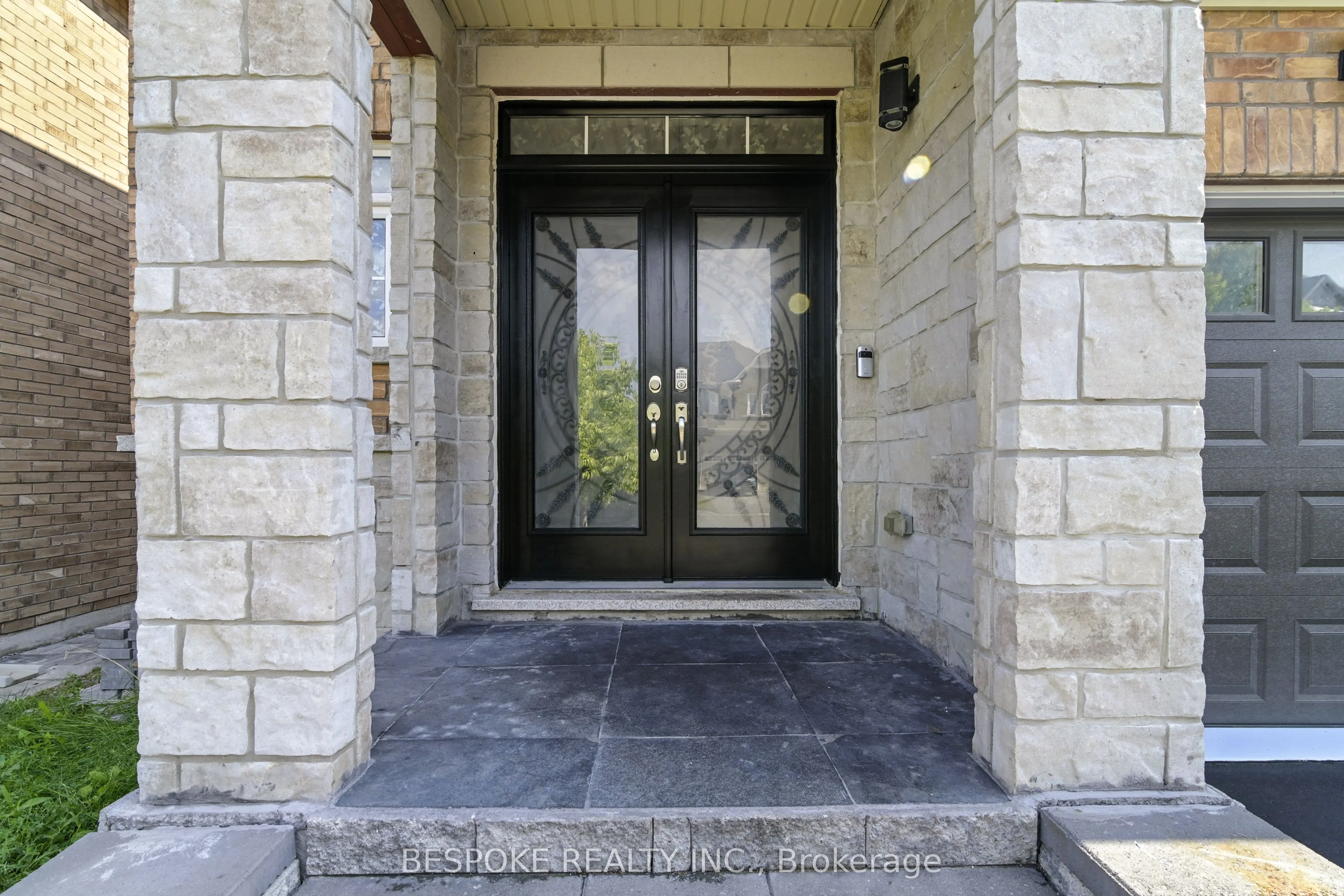 125 Lyle Drive, #Main & 2nd Floor