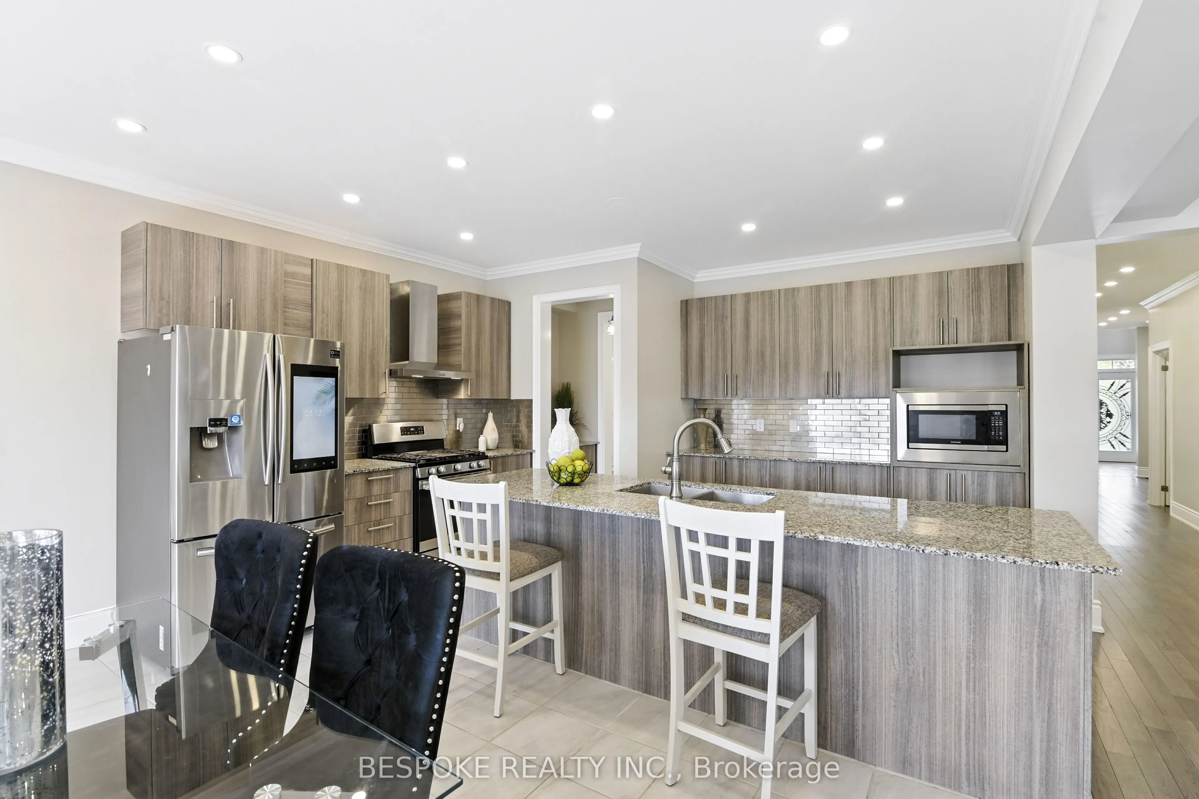125 Lyle Drive, #Main & 2nd Floor