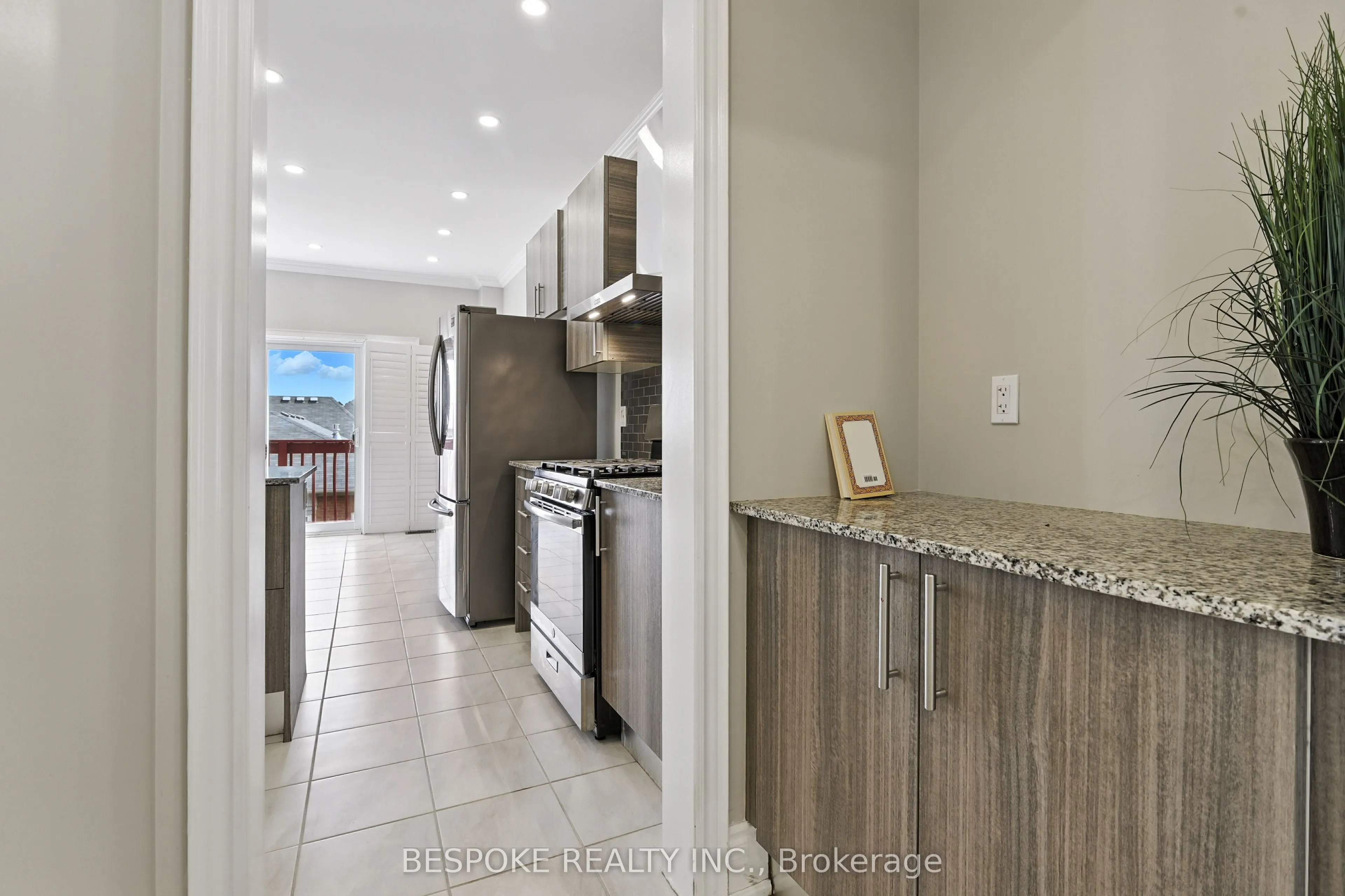 125 Lyle Drive, #Main & 2nd Floor