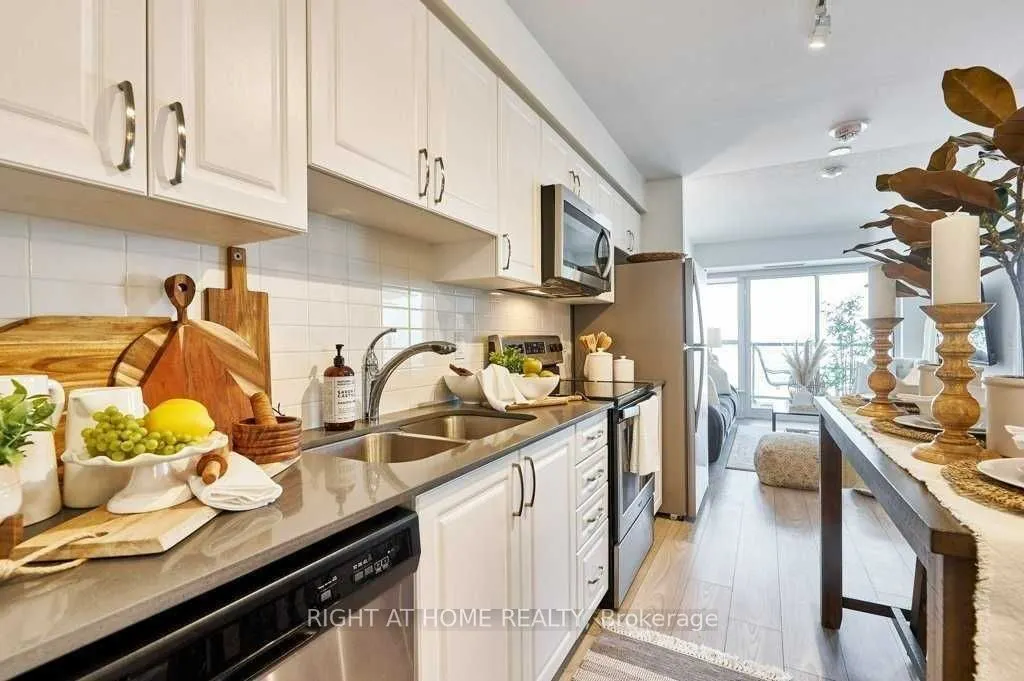 1255 Bayly Street E, #1303