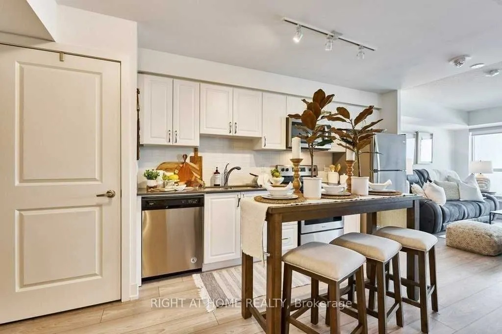 1255 Bayly Street E, #1303