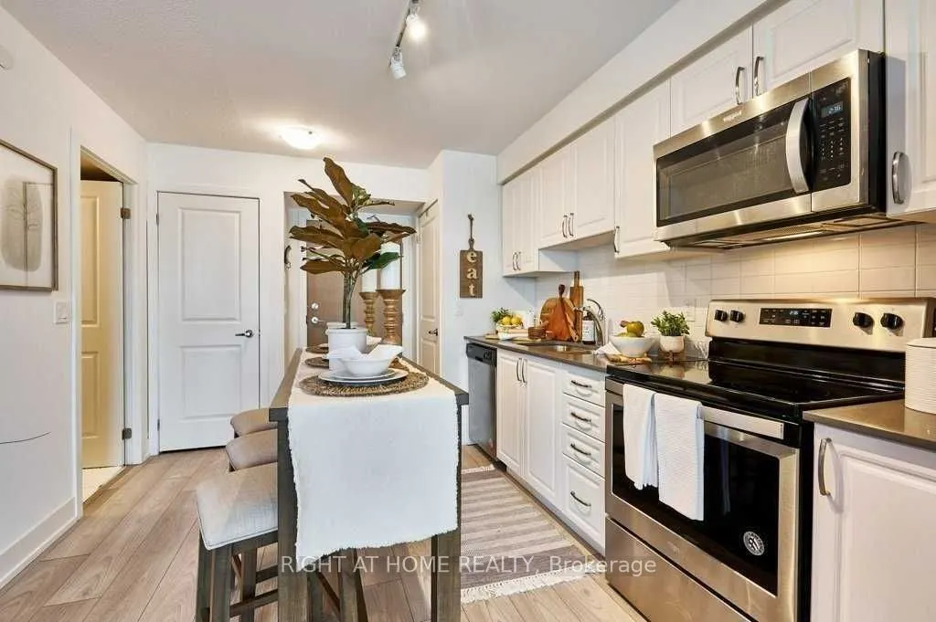 1255 Bayly Street E, #1303