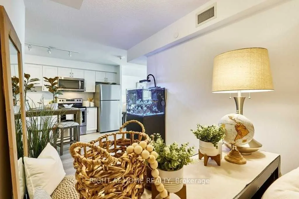 1255 Bayly Street E, #1303