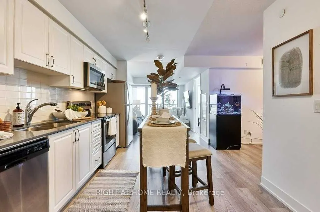 1255 Bayly Street E, #1303