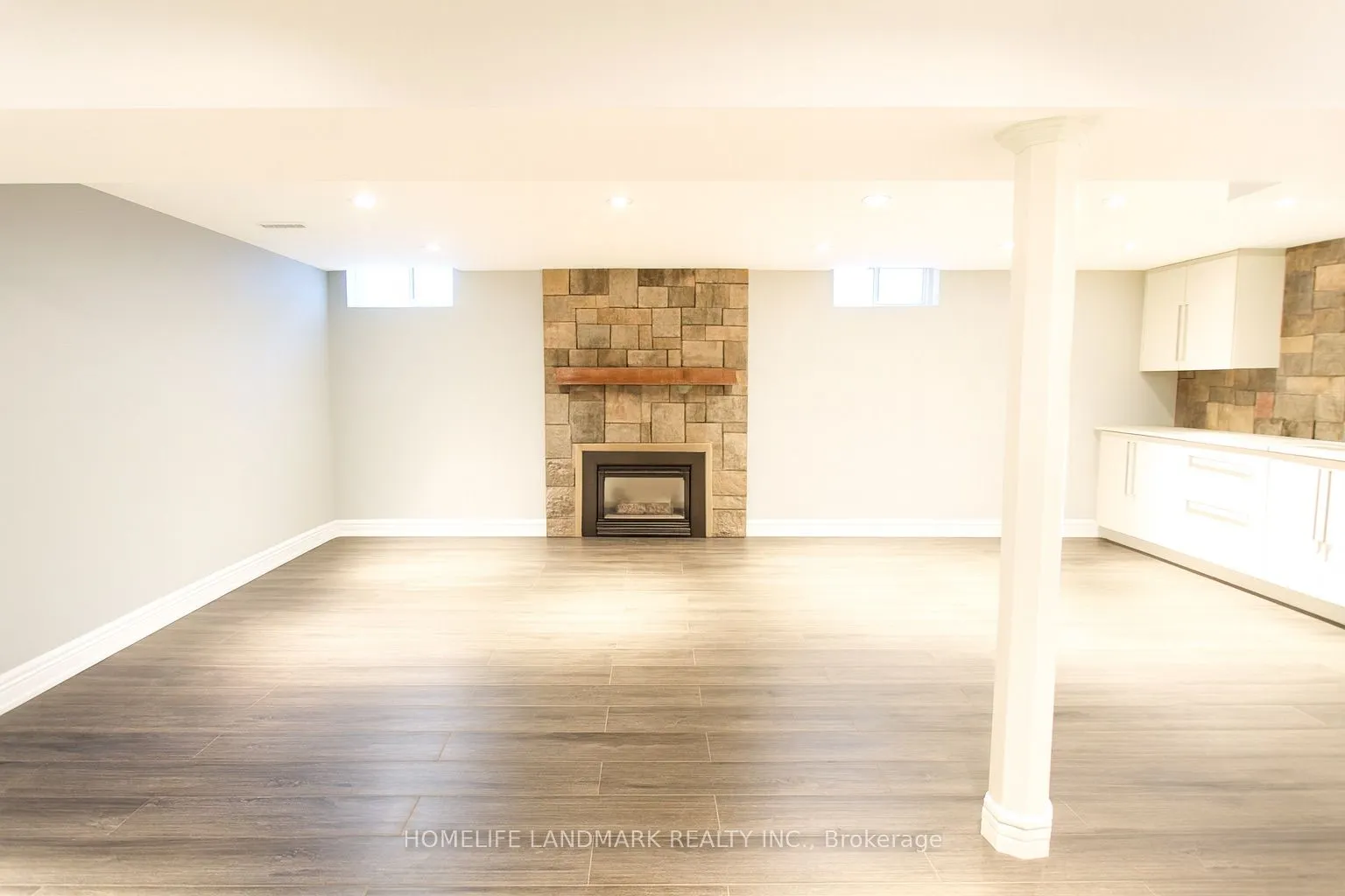 241 Lake Driveway Drive W