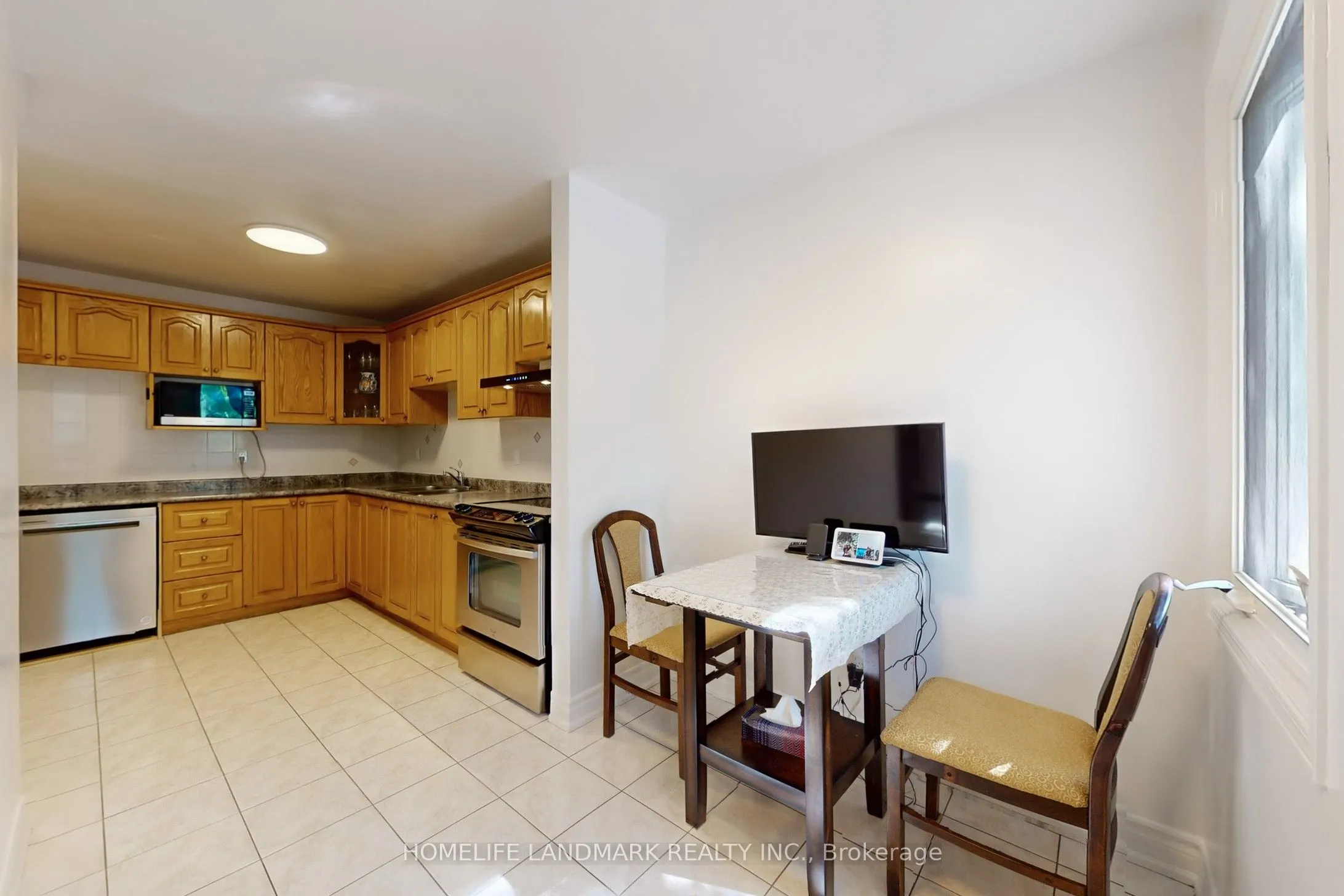 32 Coatsworth Crescent