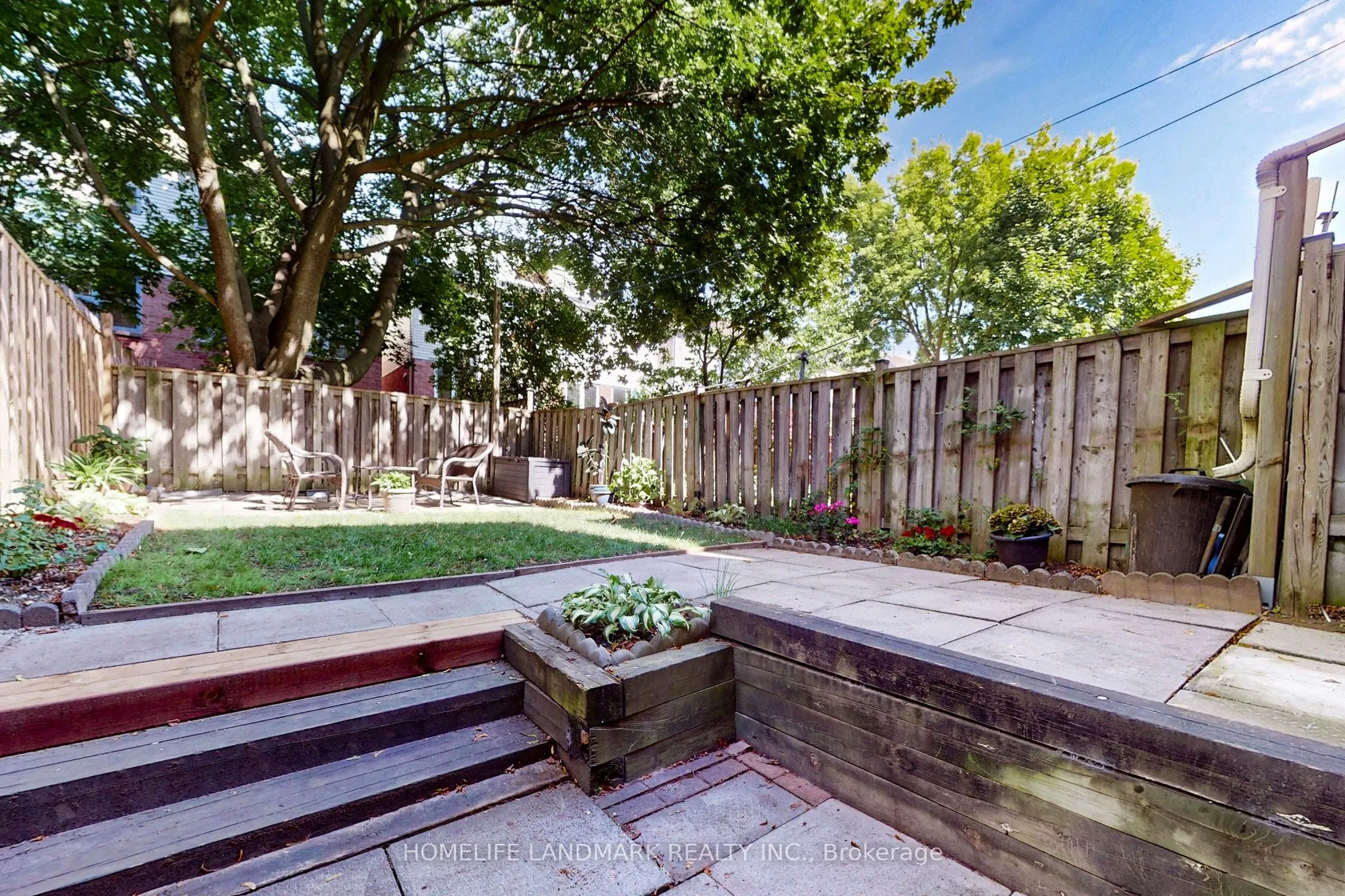 32 Coatsworth Crescent