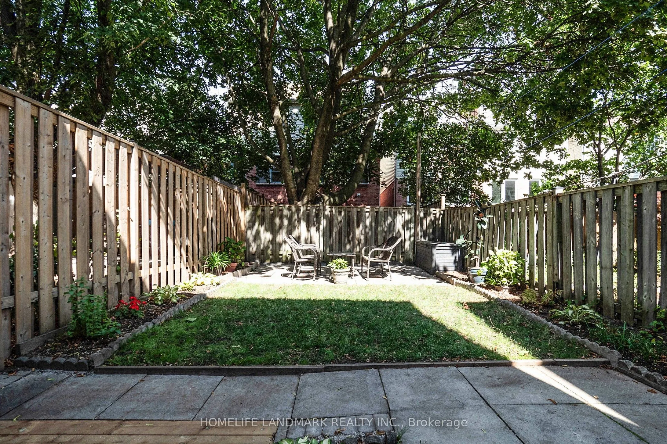 32 Coatsworth Crescent