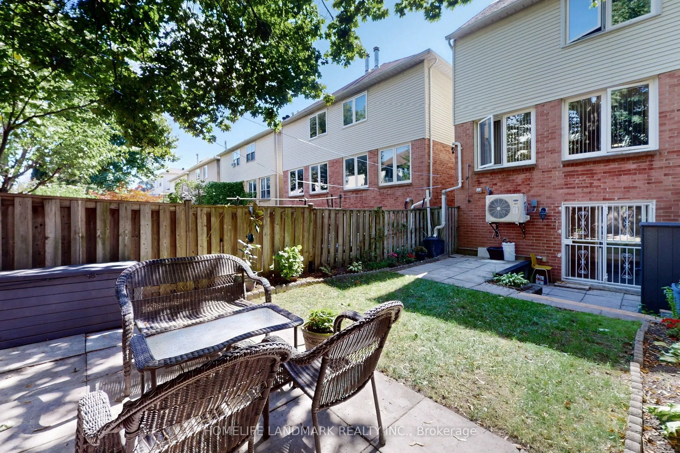 32 Coatsworth Crescent