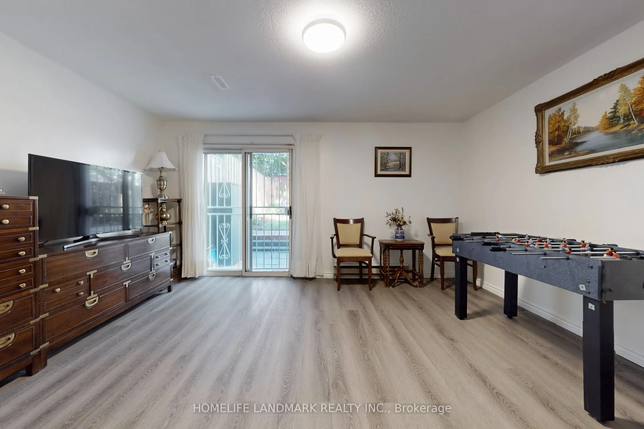 32 Coatsworth Crescent