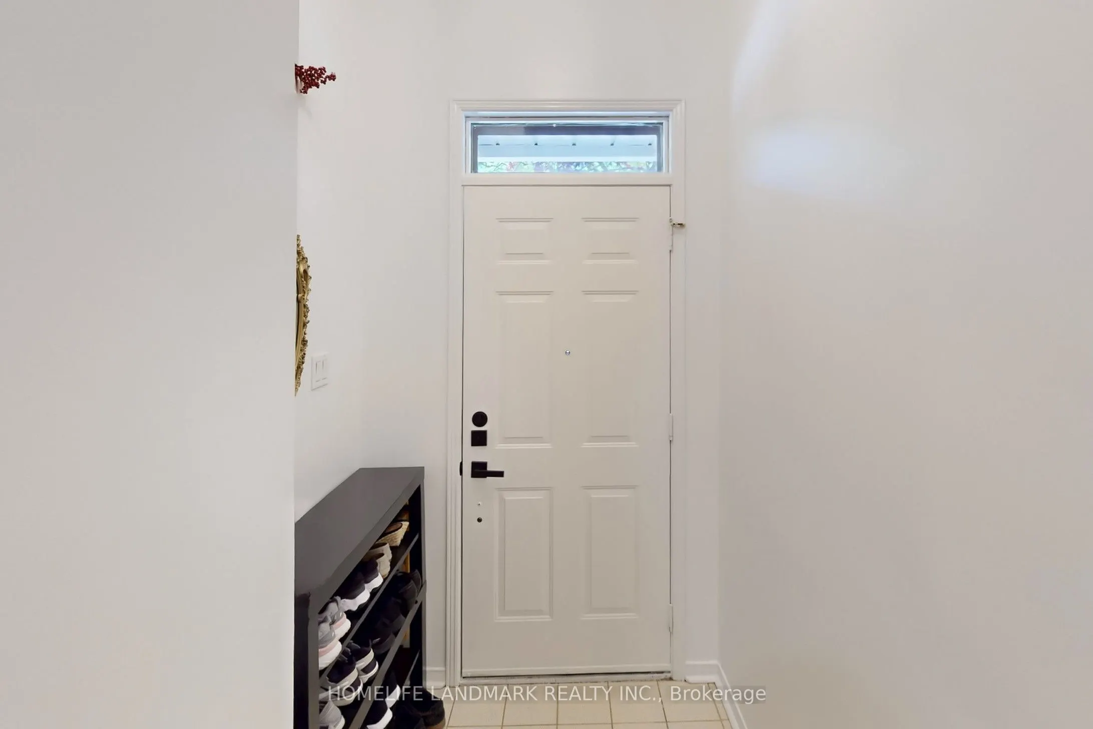32 Coatsworth Crescent