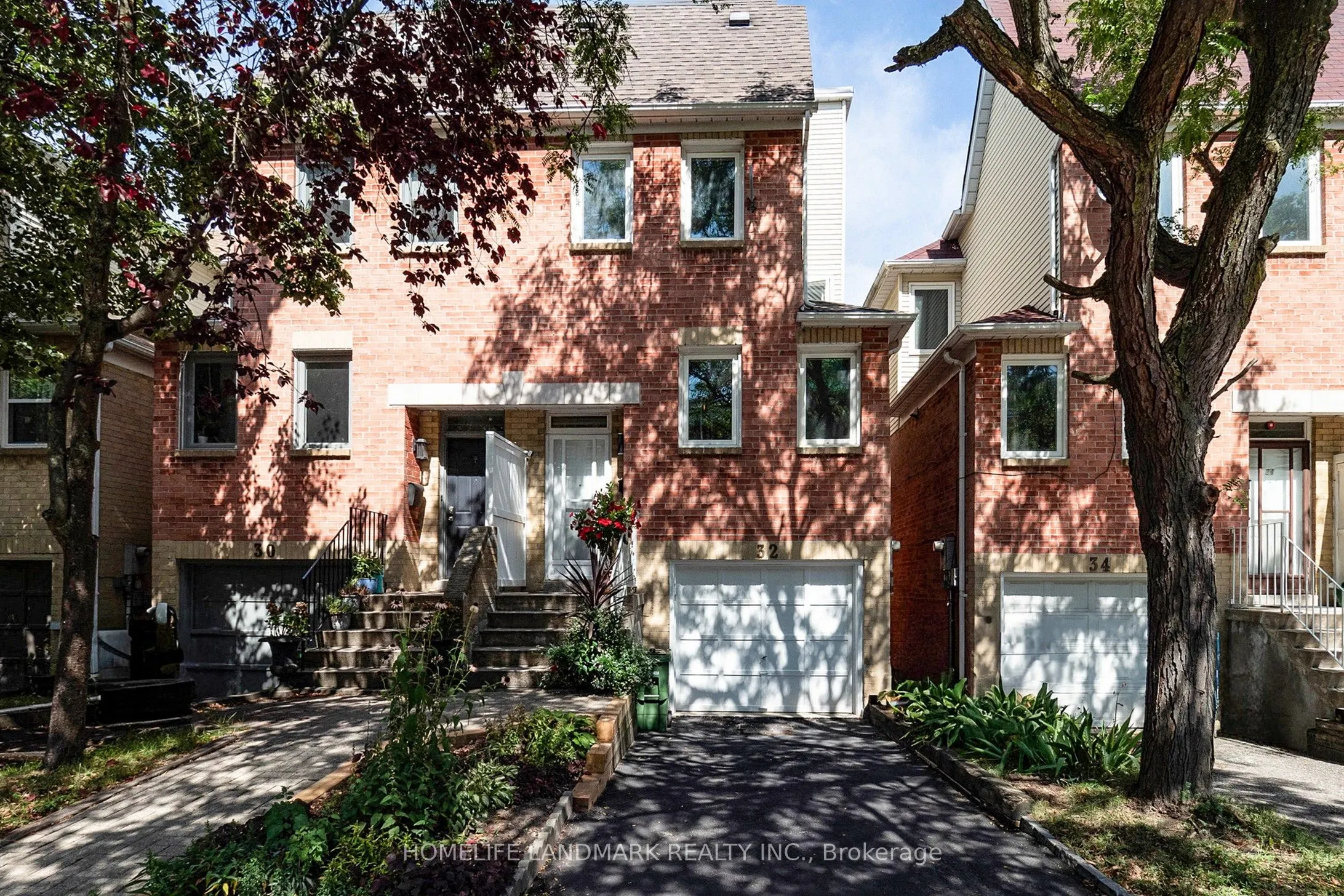 32 Coatsworth Crescent